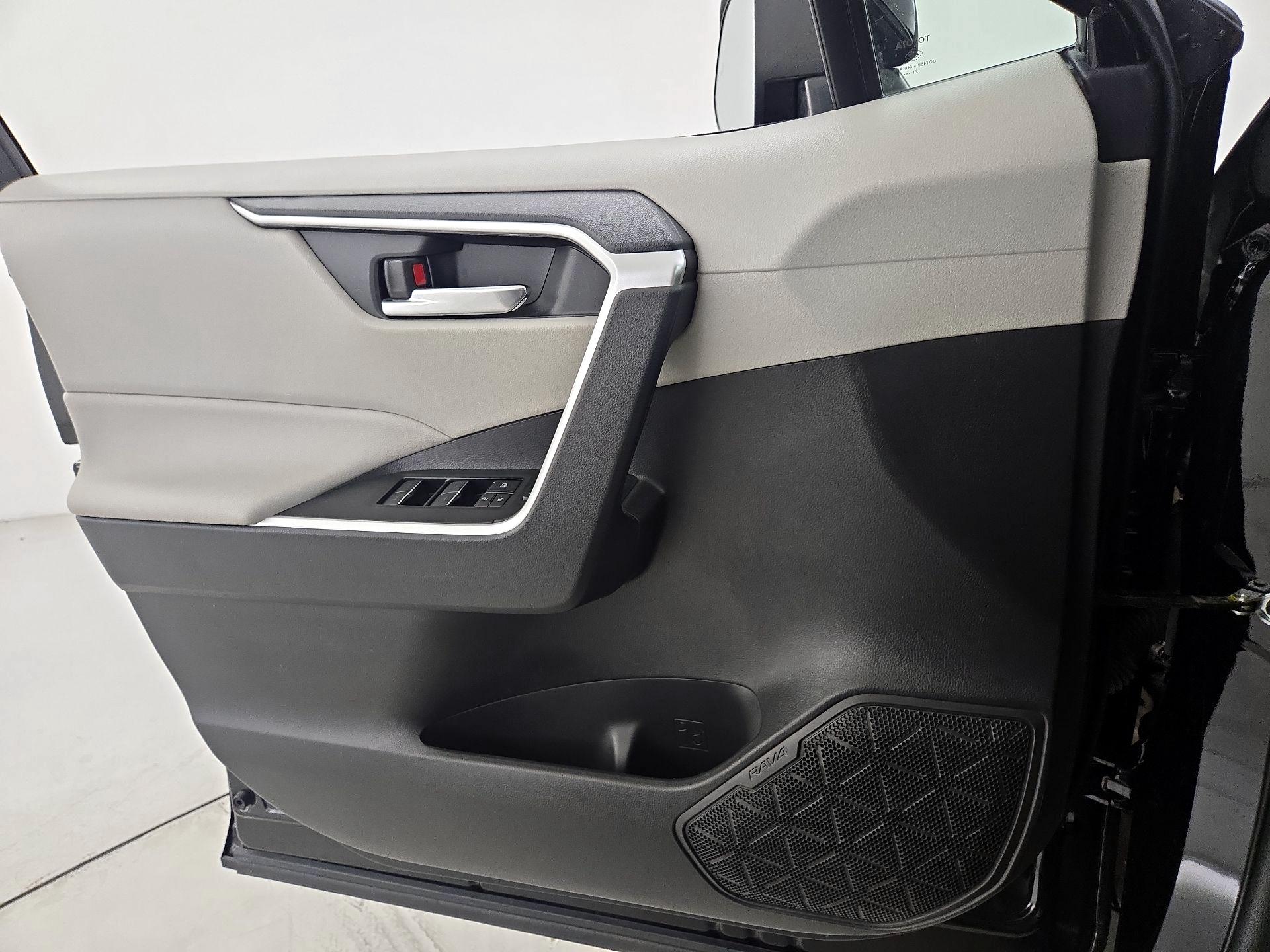 Thumbnail: 2022 Toyota RAV4 - 12
