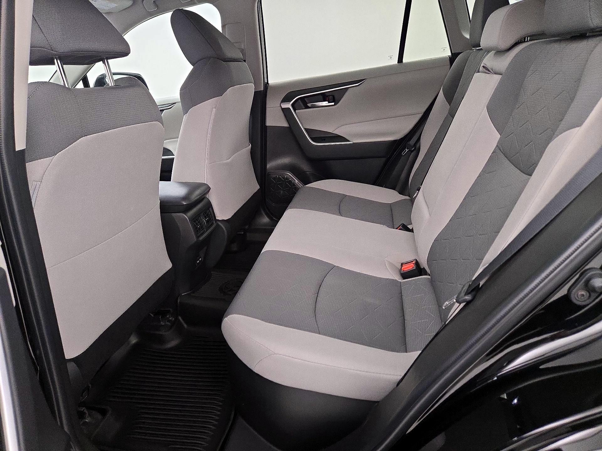 Thumbnail: 2022 Toyota RAV4 - 19