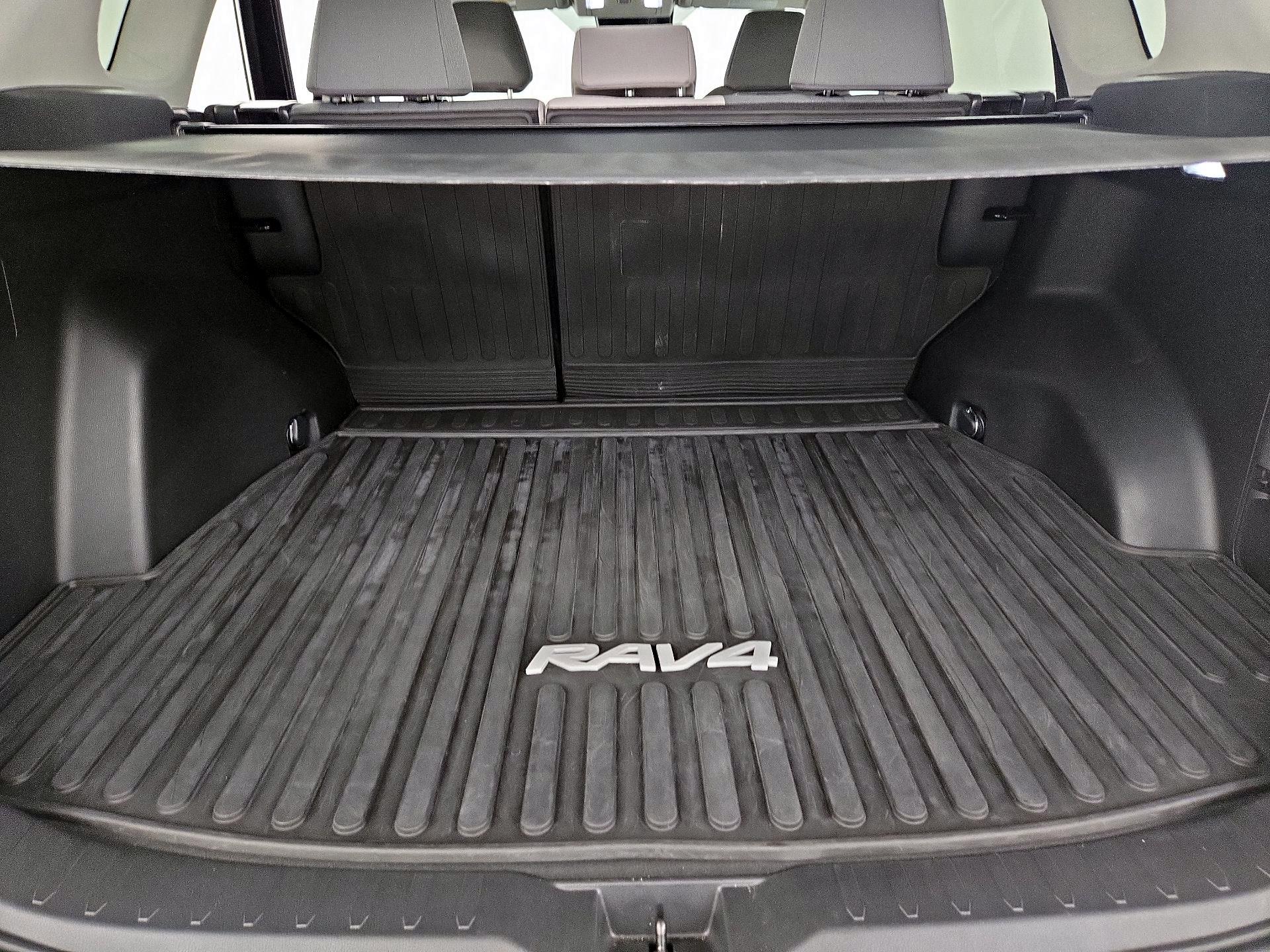 Thumbnail: 2022 Toyota RAV4 - 20