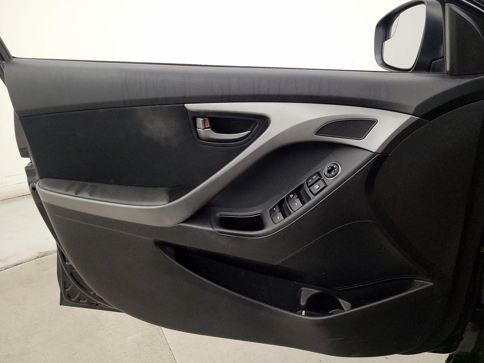 Thumbnail: 2016 Hyundai Elantra - 12