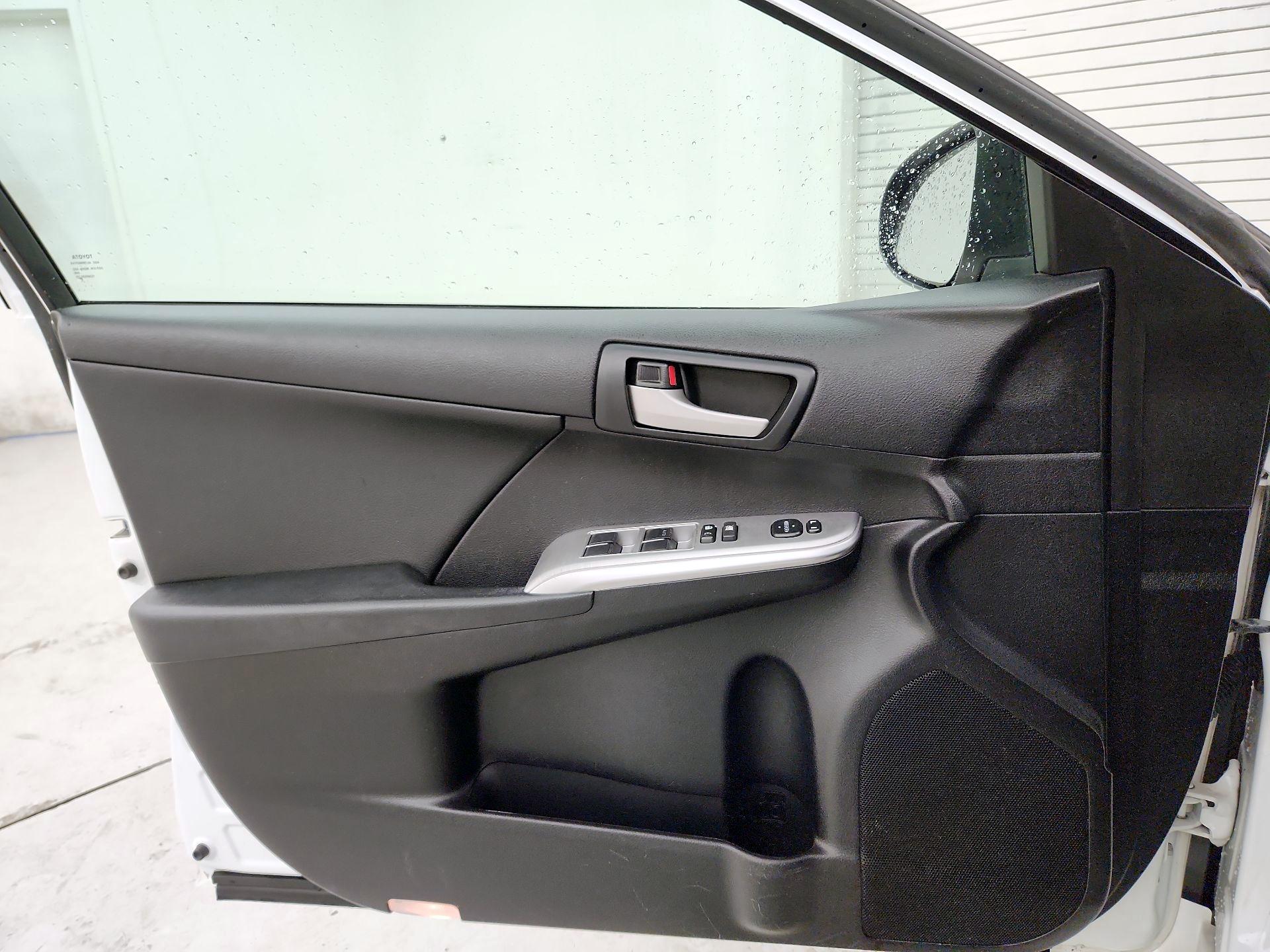 Thumbnail: 2014 Toyota Camry - 12