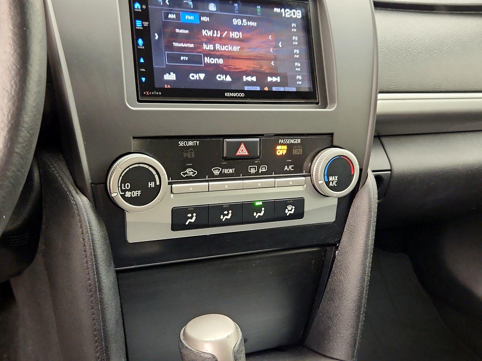 Thumbnail: 2014 Toyota Camry - 16