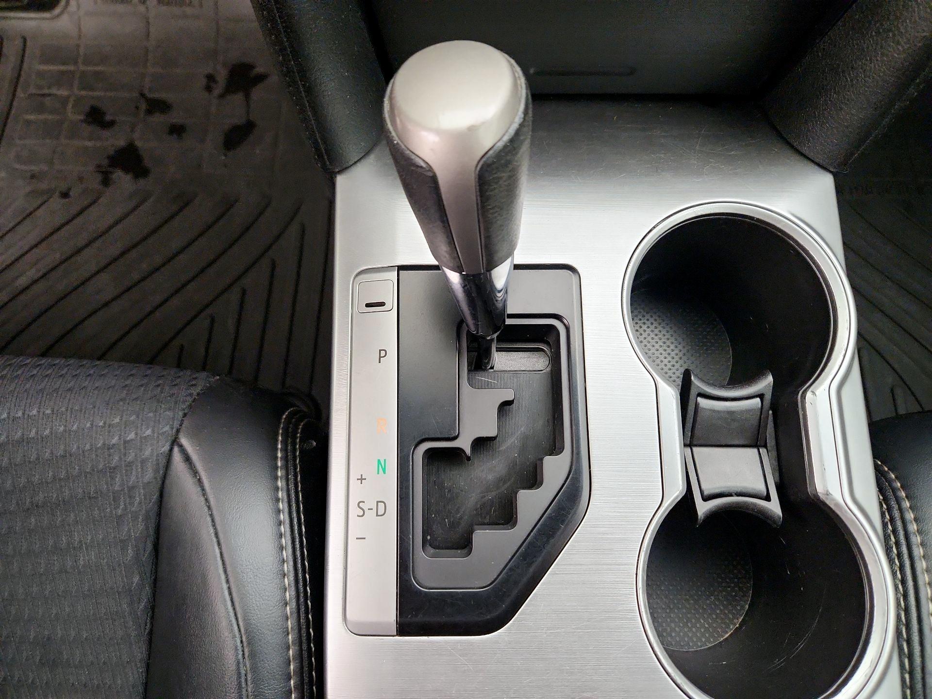 Thumbnail: 2014 Toyota Camry - 17