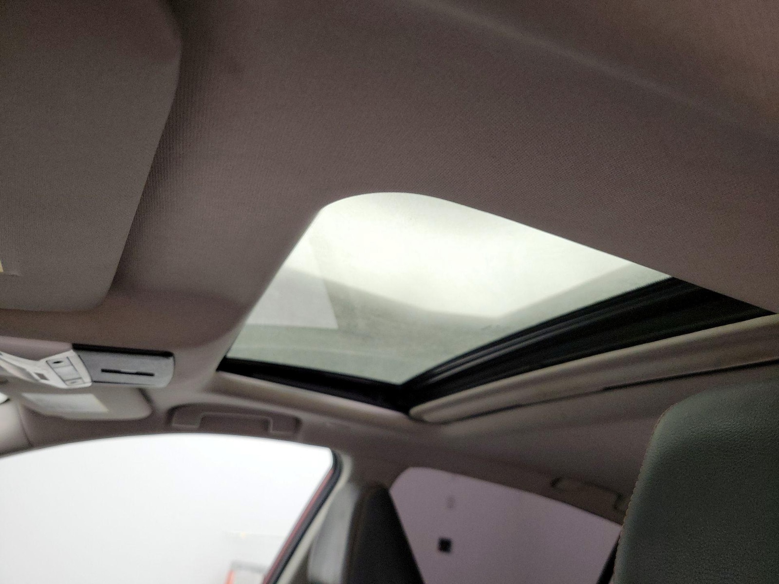 Sunroof(s) & Overhead Airbags