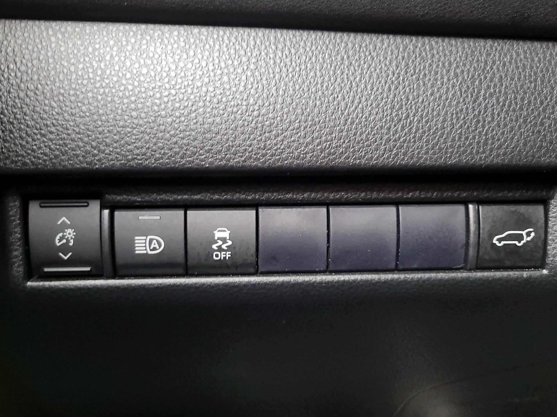 Thumbnail: 2021 Toyota Venza - 13