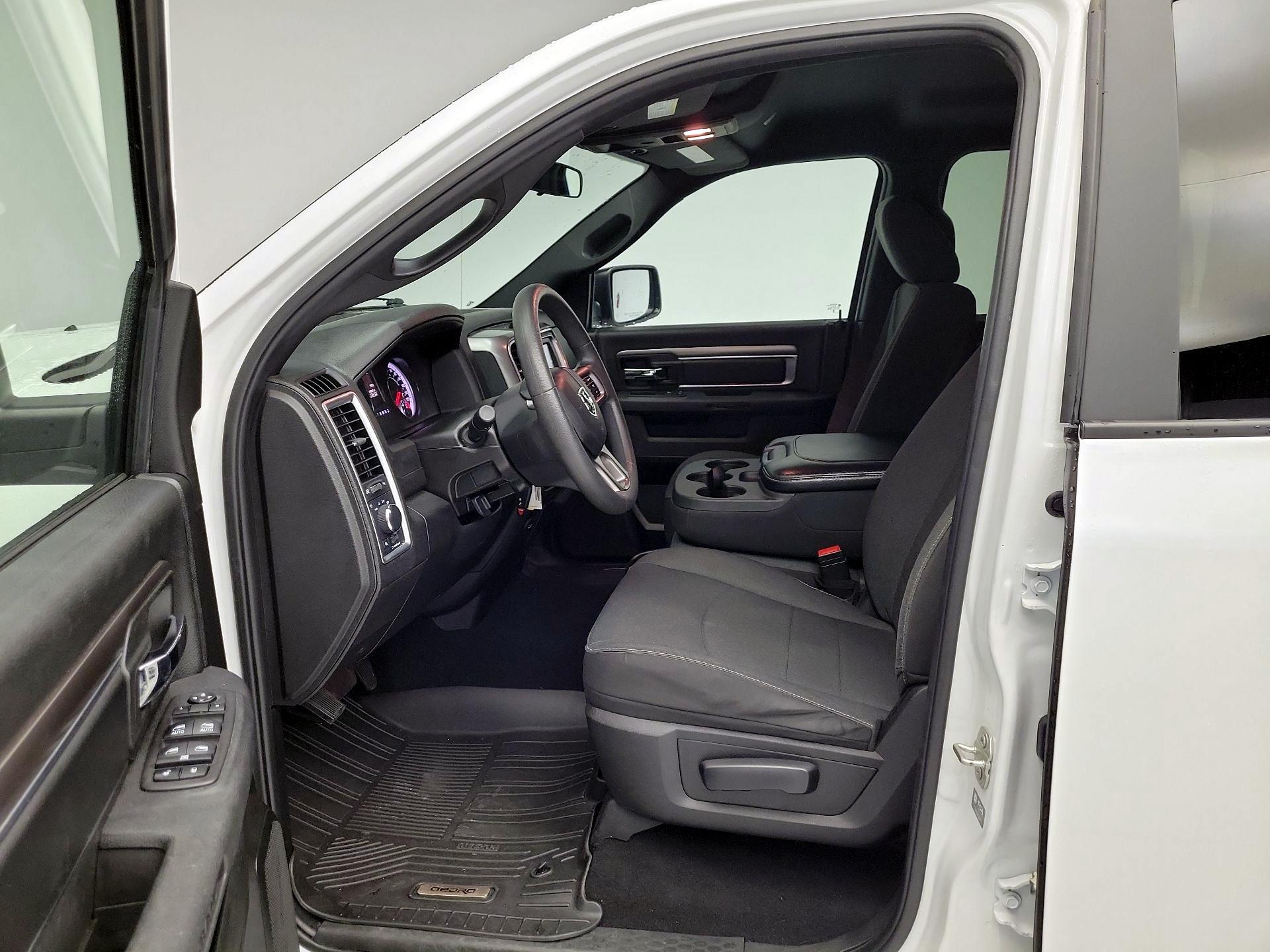 Thumbnail: 2024 RAM 1500 Classic - 11