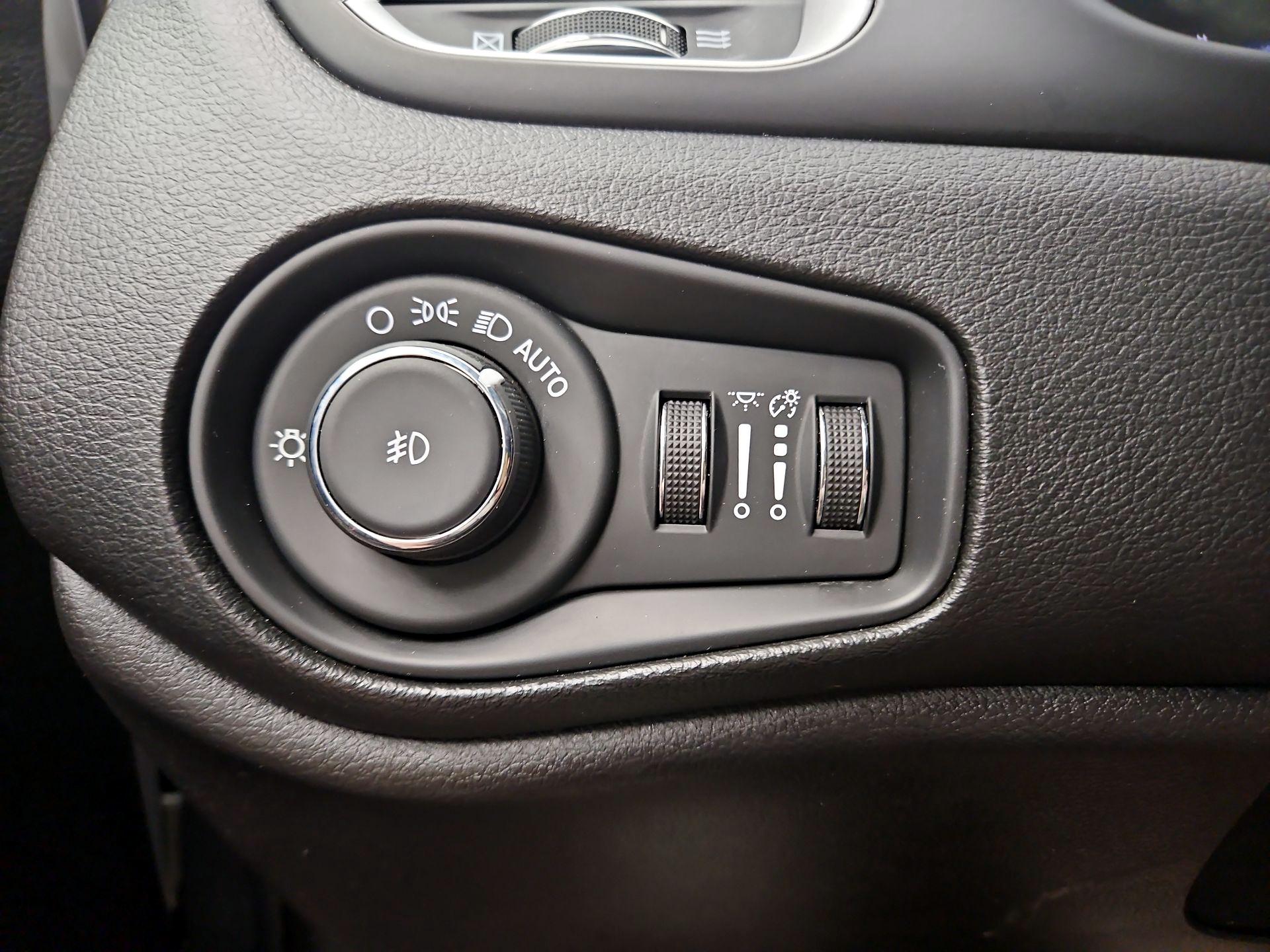 Thumbnail: 2020 Jeep Renegade - 13