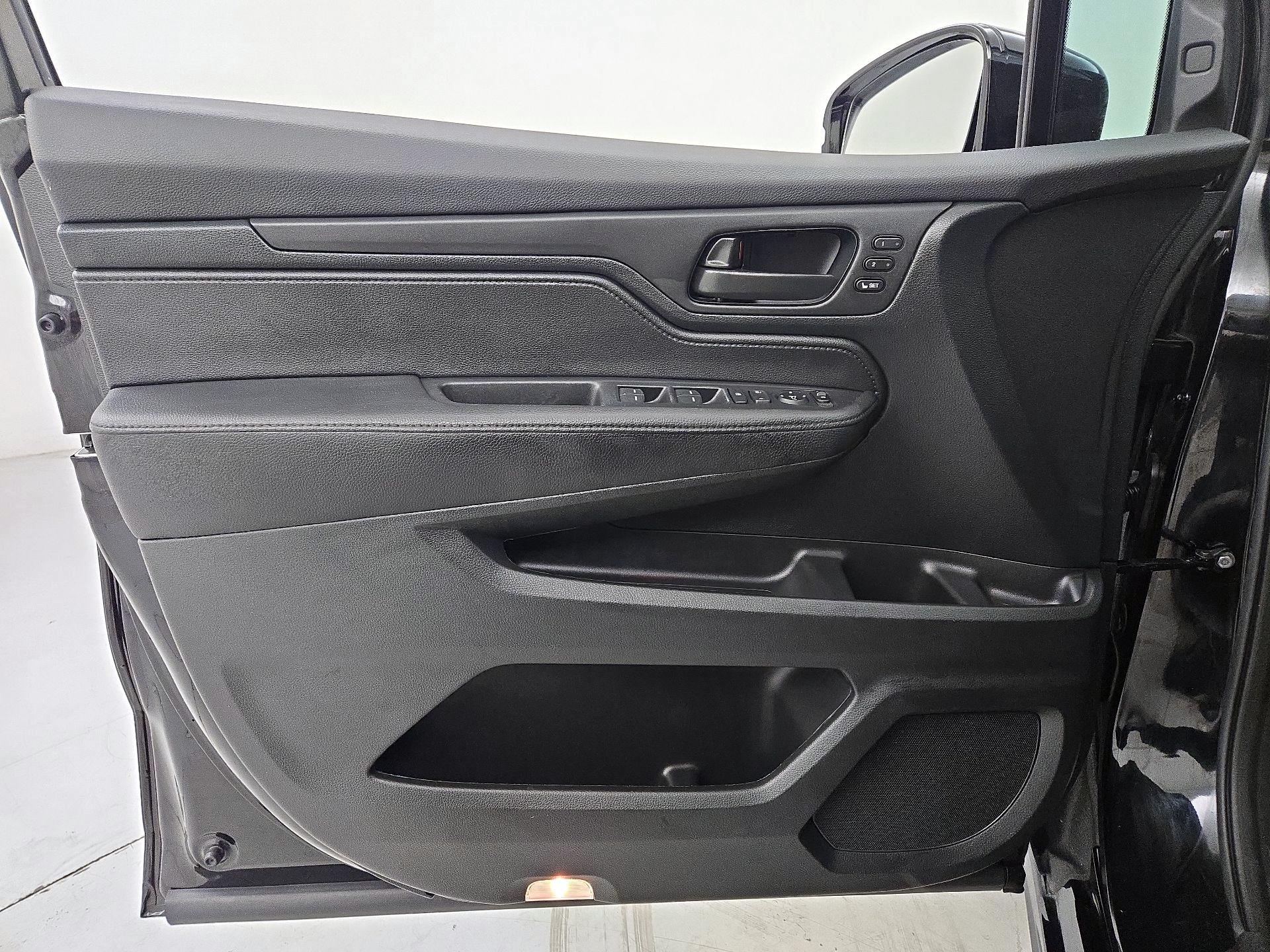 Thumbnail: 2023 Honda Odyssey - 12