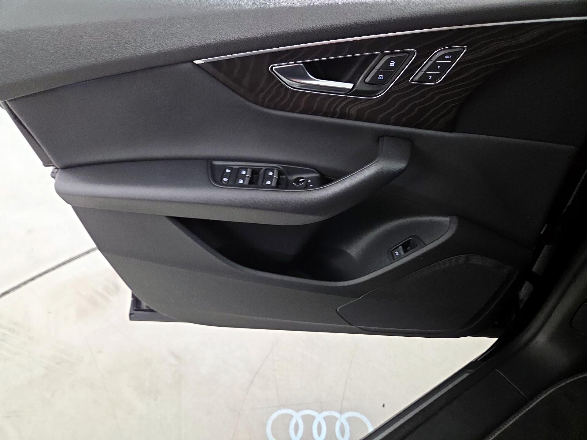 Thumbnail: 2021 Audi Q8 - 12