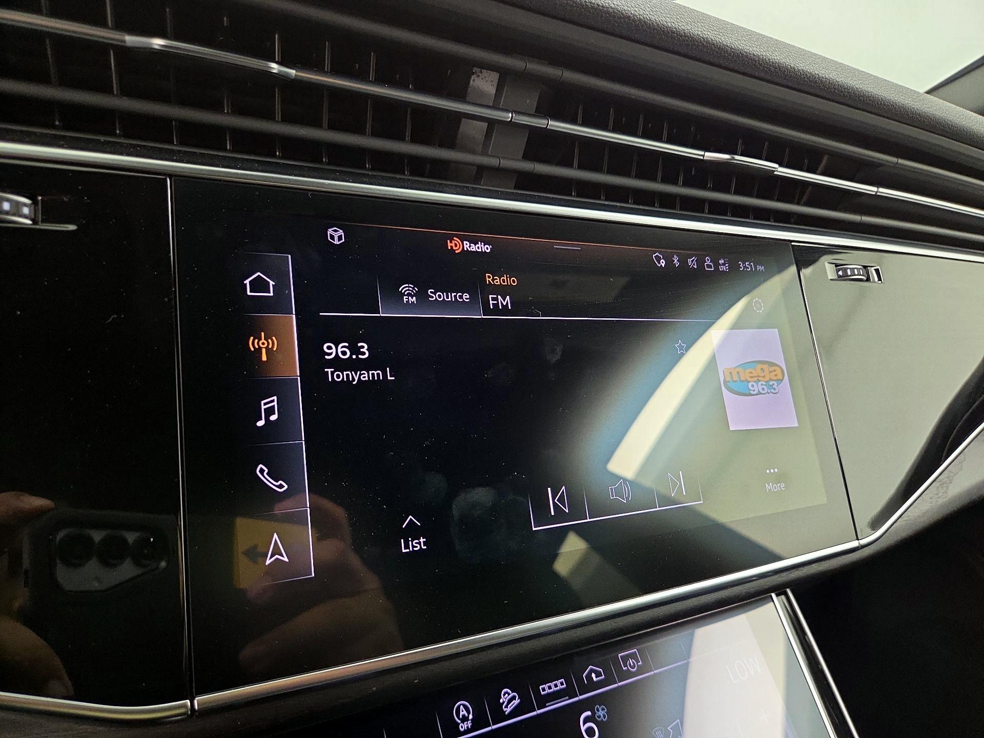 Thumbnail: 2021 Audi Q8 - 16