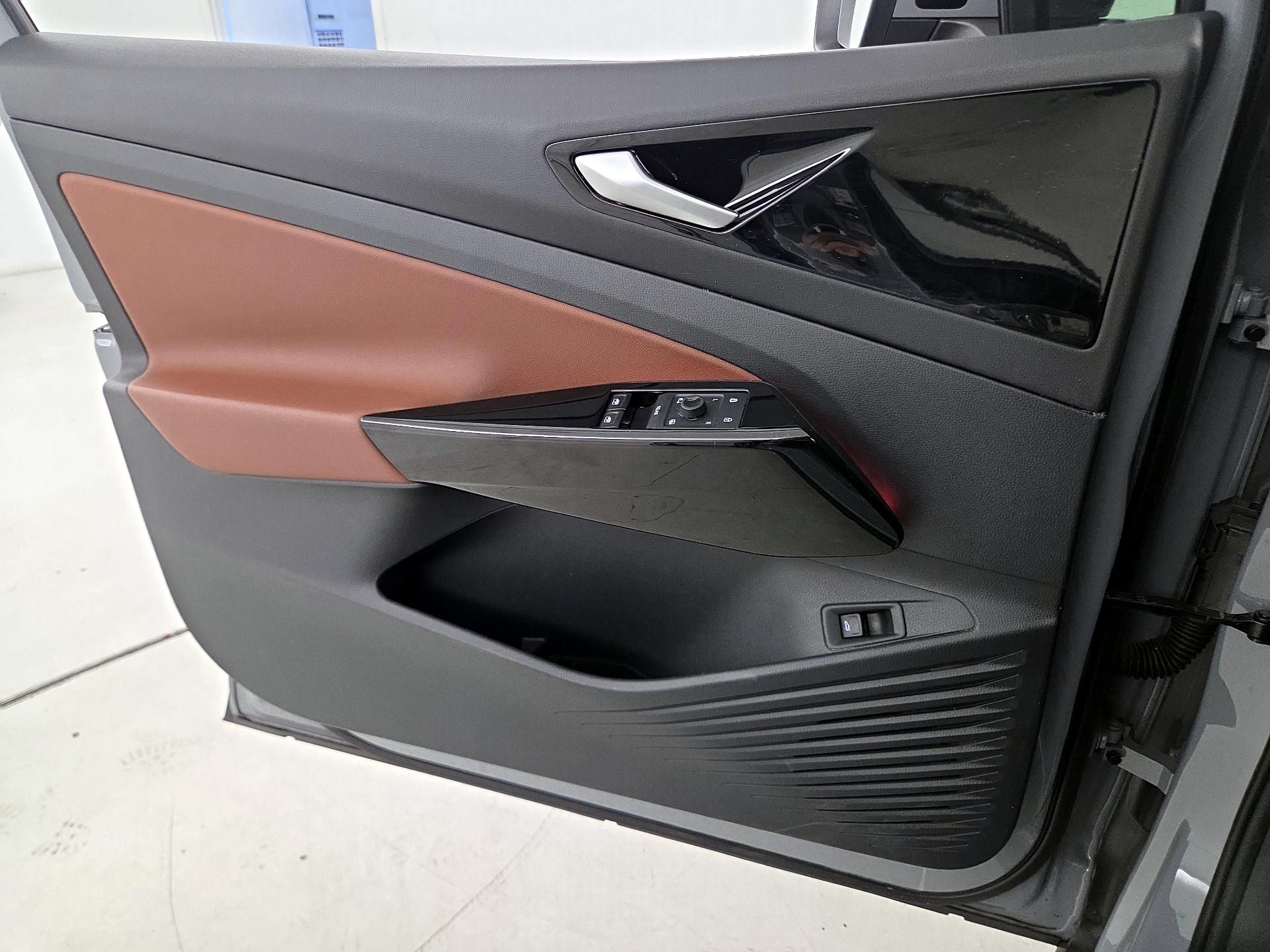 Thumbnail: 2021 Volkswagen ID.4 - 12