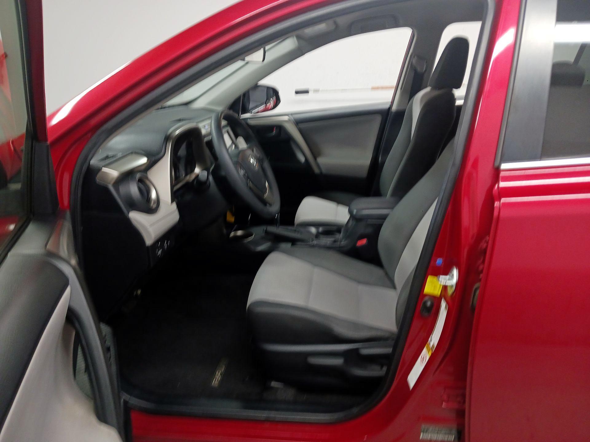 Thumbnail: 2014 Toyota RAV4 - 11