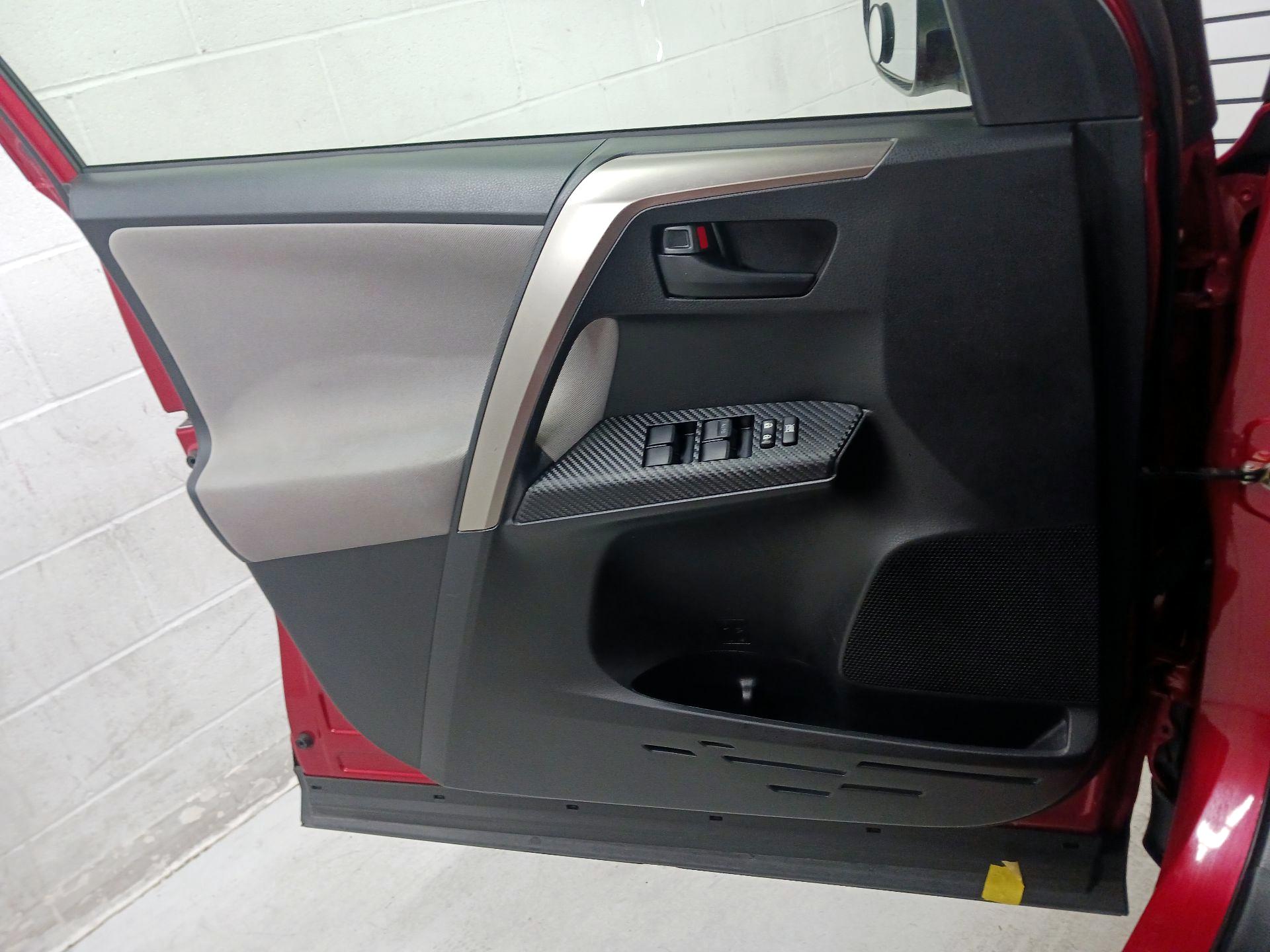 Thumbnail: 2014 Toyota RAV4 - 12
