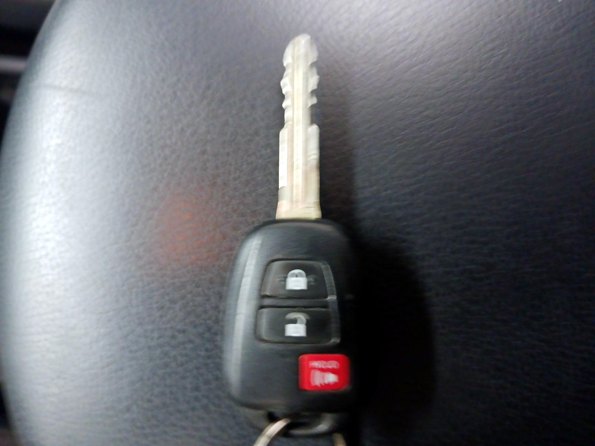 Thumbnail: 2014 Toyota RAV4 - 18