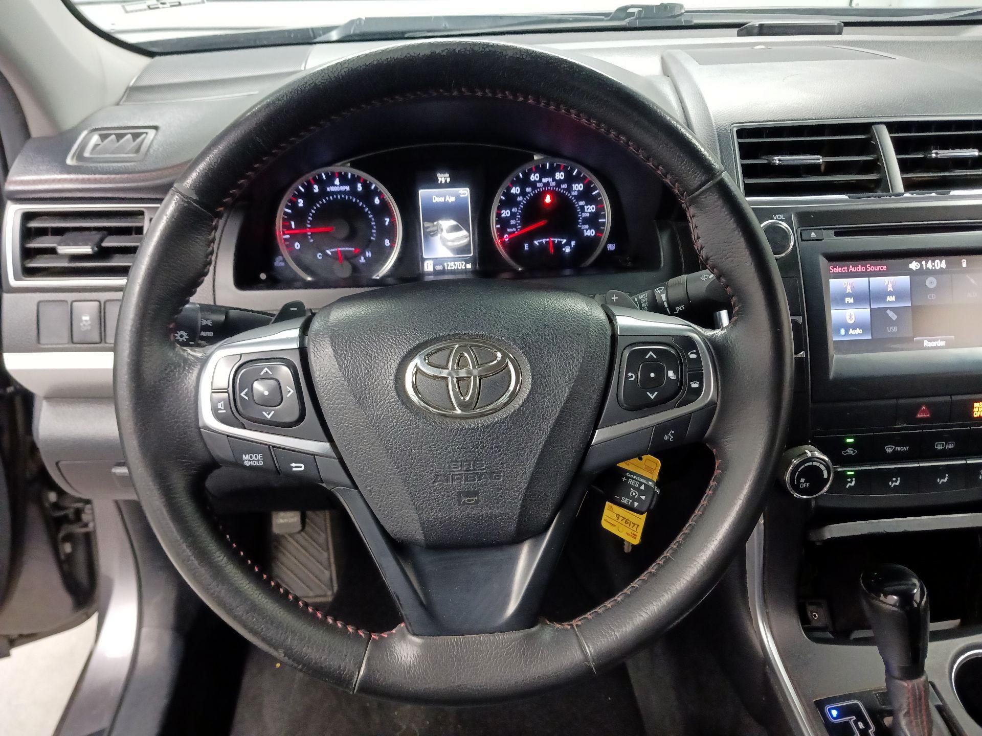 Thumbnail: 2015 Toyota Camry - 10