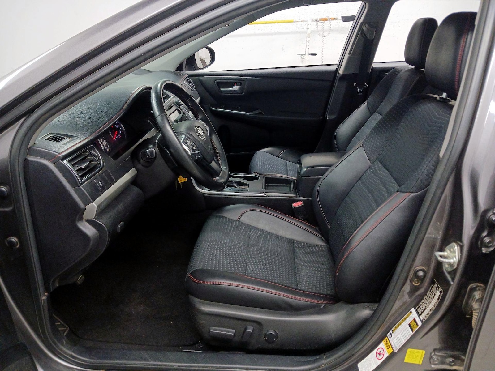 2015 Toyota Camry SE - Photo 12