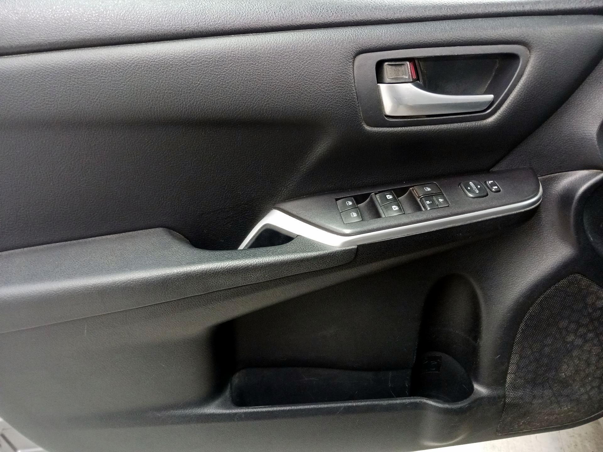 Thumbnail: 2015 Toyota Camry - 12