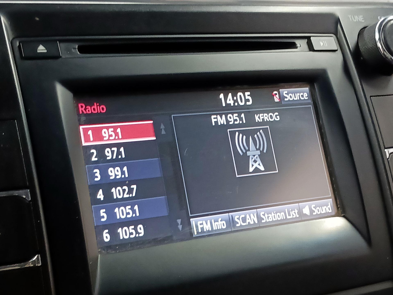 2015 Toyota Camry SE - Photo 15