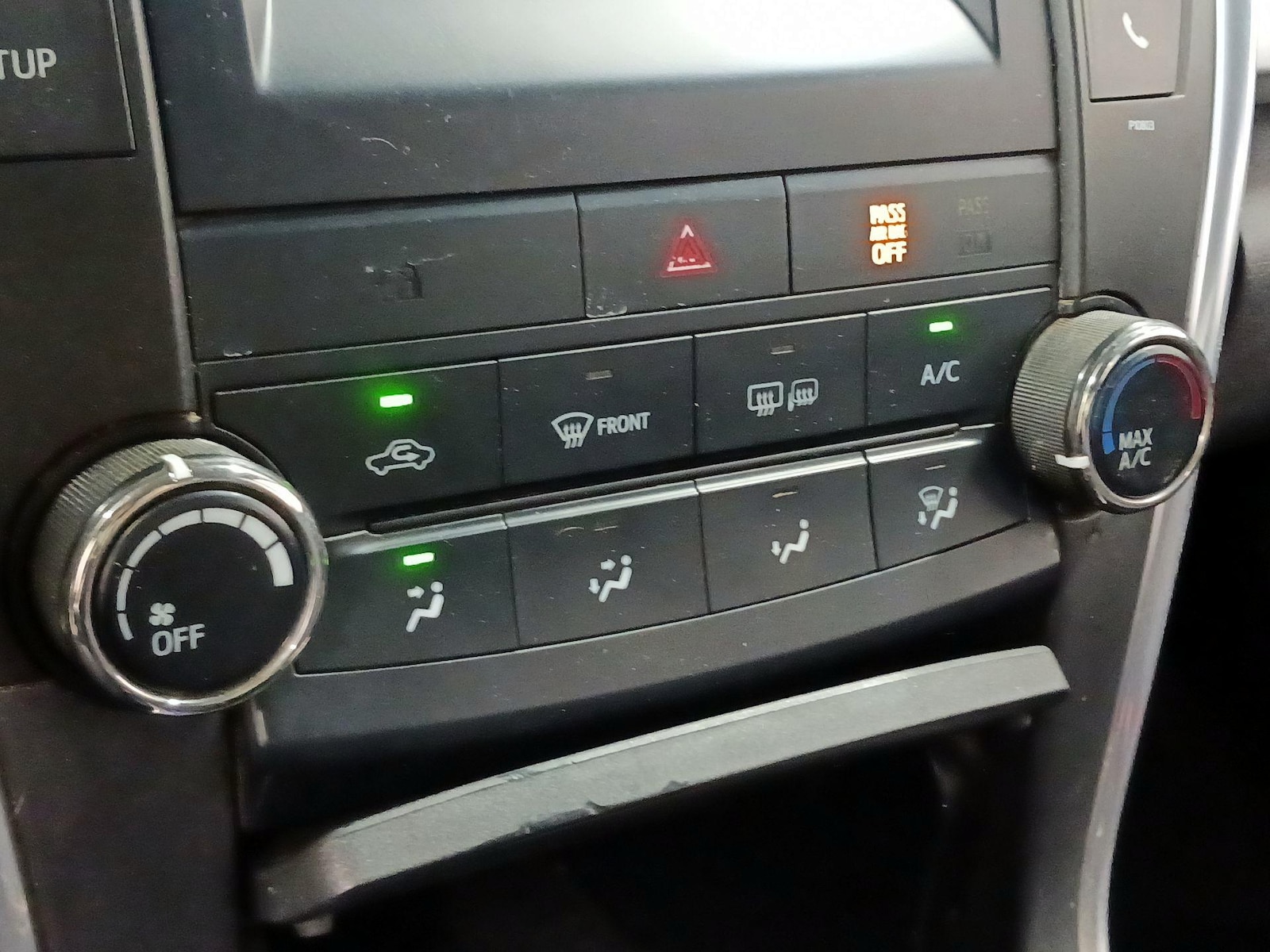 2015 Toyota Camry SE - Photo 16