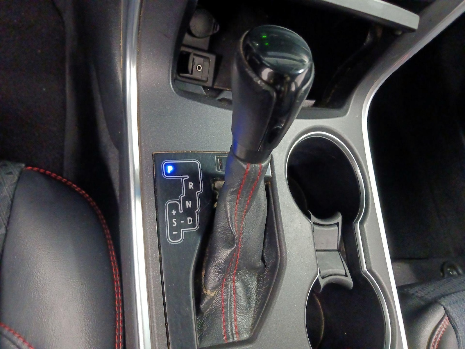2015 Toyota Camry SE - Photo 17