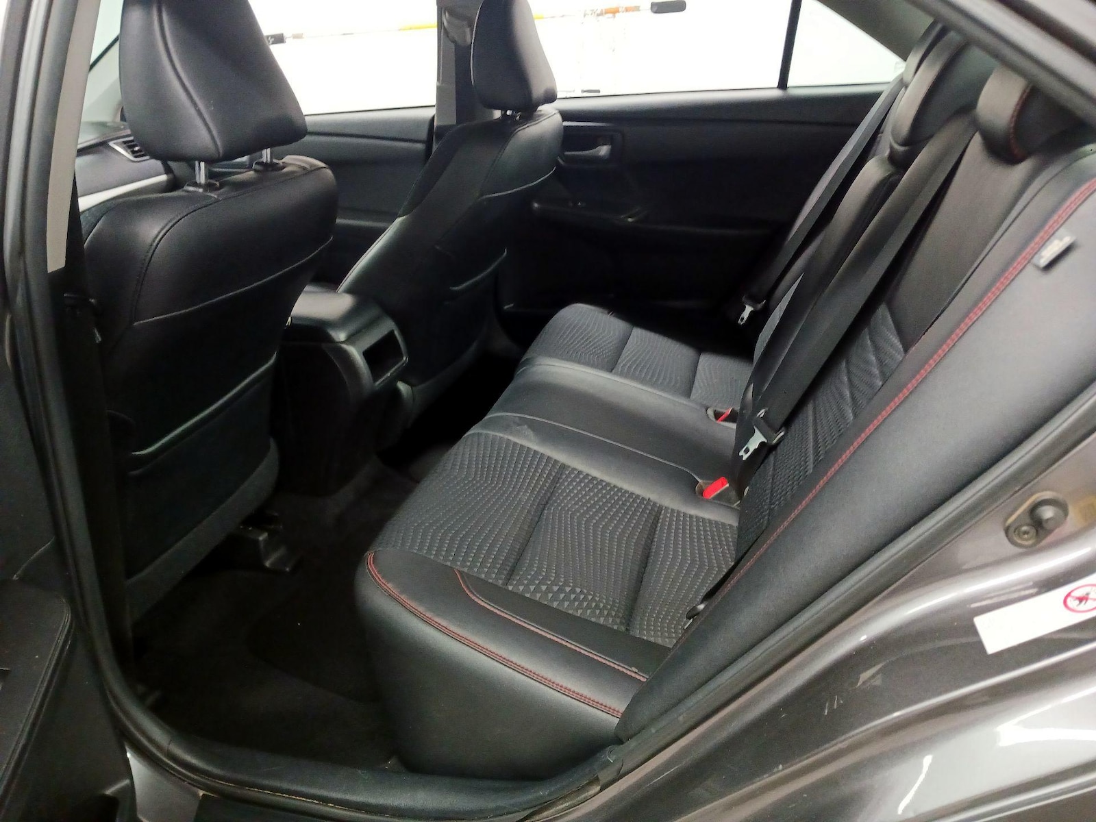 2015 Toyota Camry SE - Photo 19