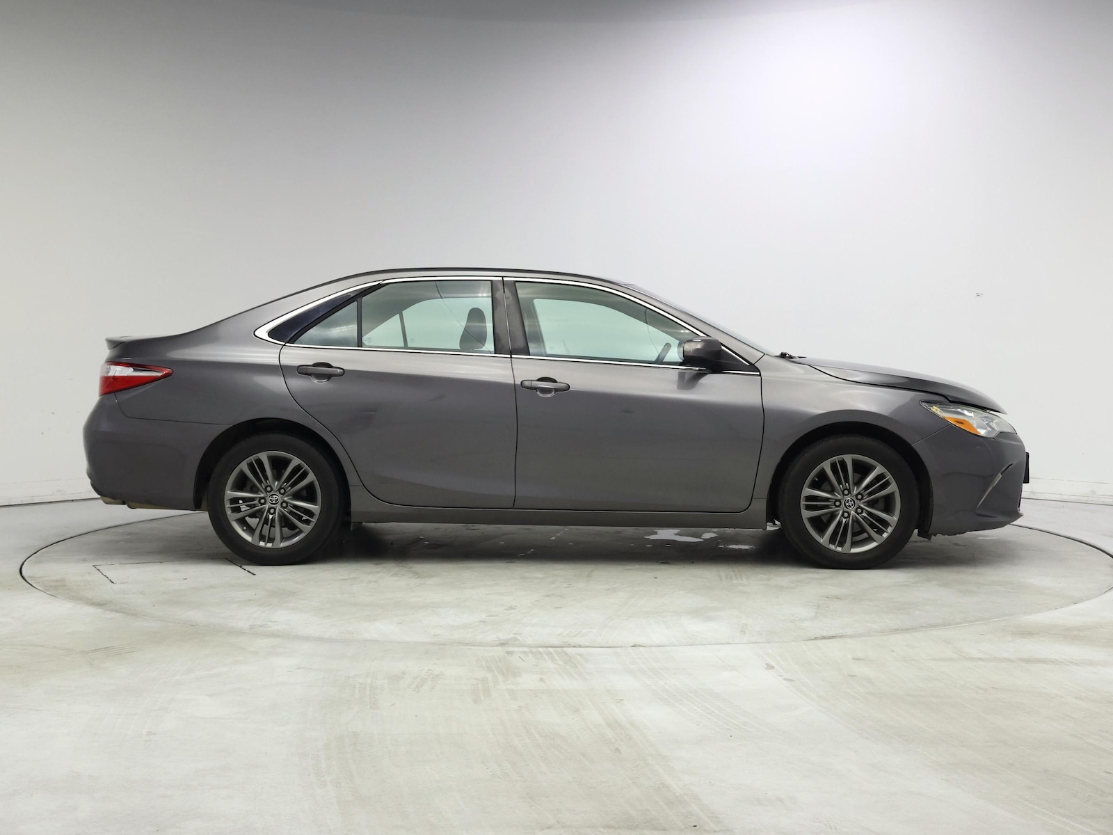 2015 Toyota Camry SE - Photo 8