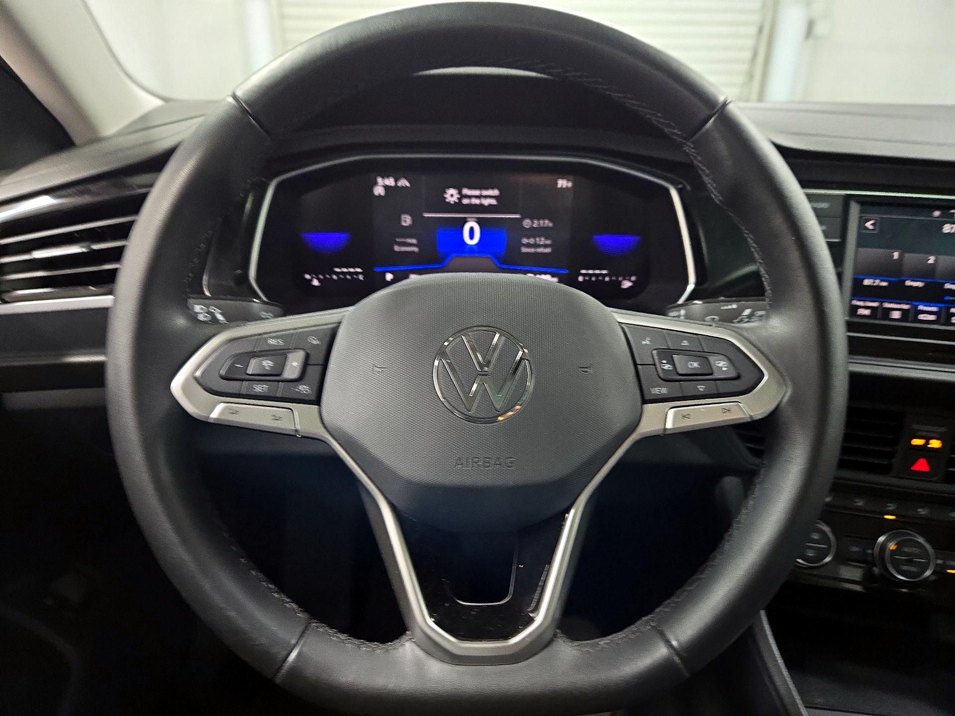 Thumbnail: 2023 Volkswagen Jetta - 10