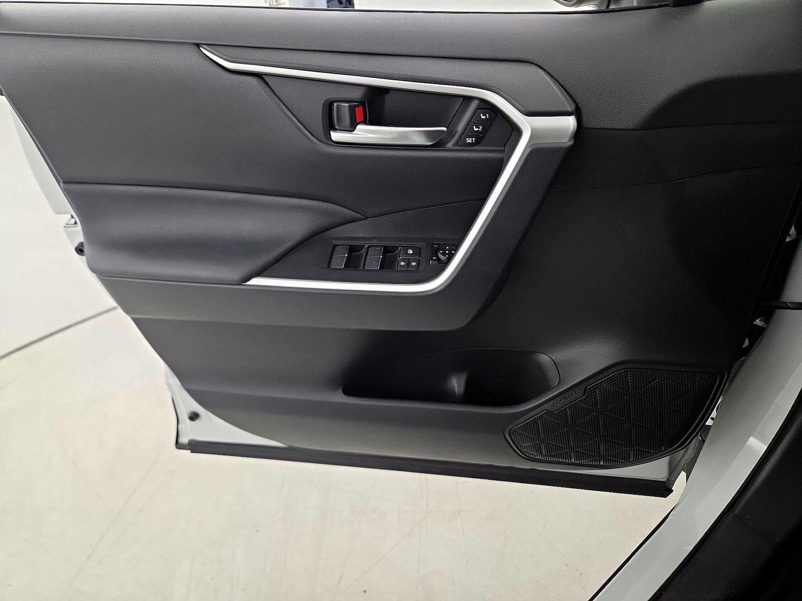 2025 Toyota RAV4 XLE Premium - Photo 13