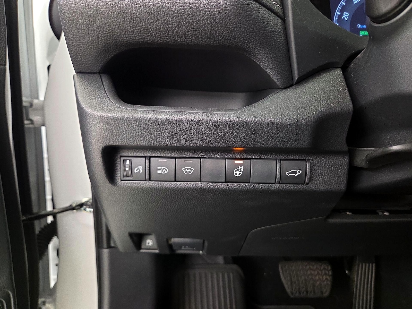 2025 Toyota RAV4 XLE Premium - Photo 14