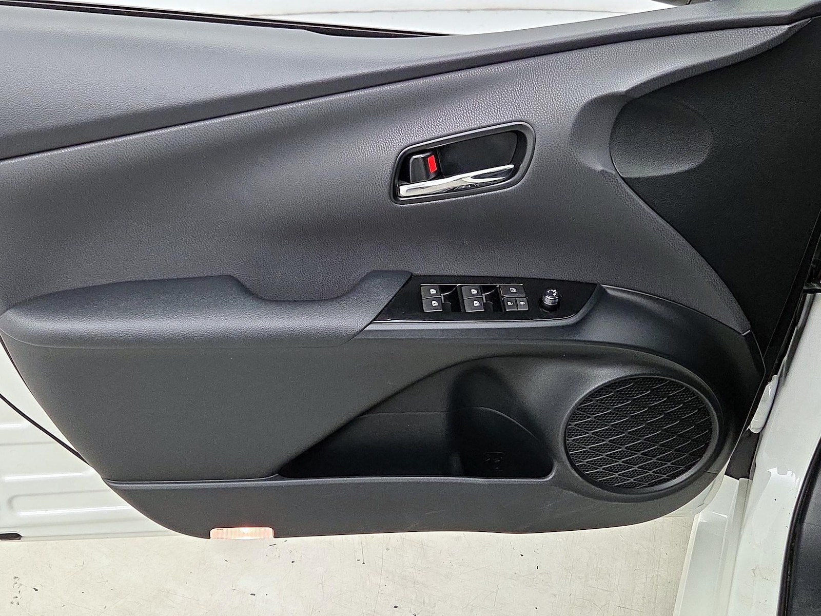 2016 Toyota Prius Three - Photo 13