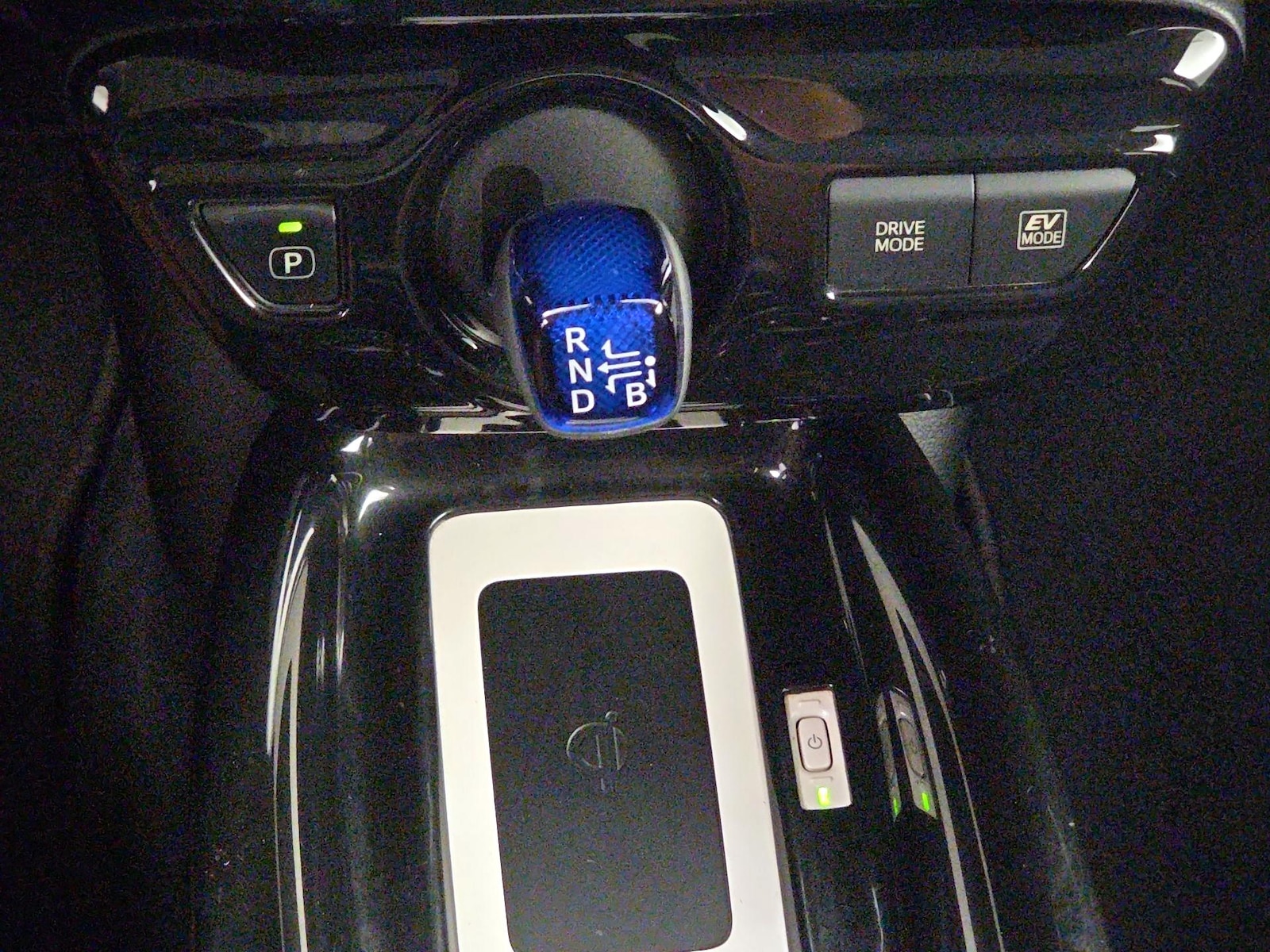 2016 Toyota Prius Three - Photo 17