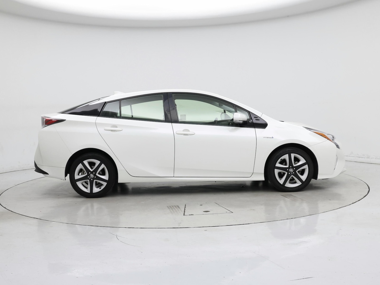 2016 Toyota Prius Three - Photo 8