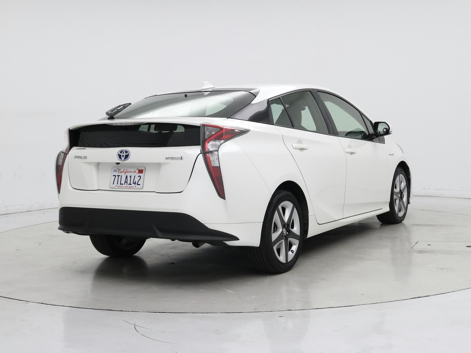2016 Toyota Prius Three - Photo 9