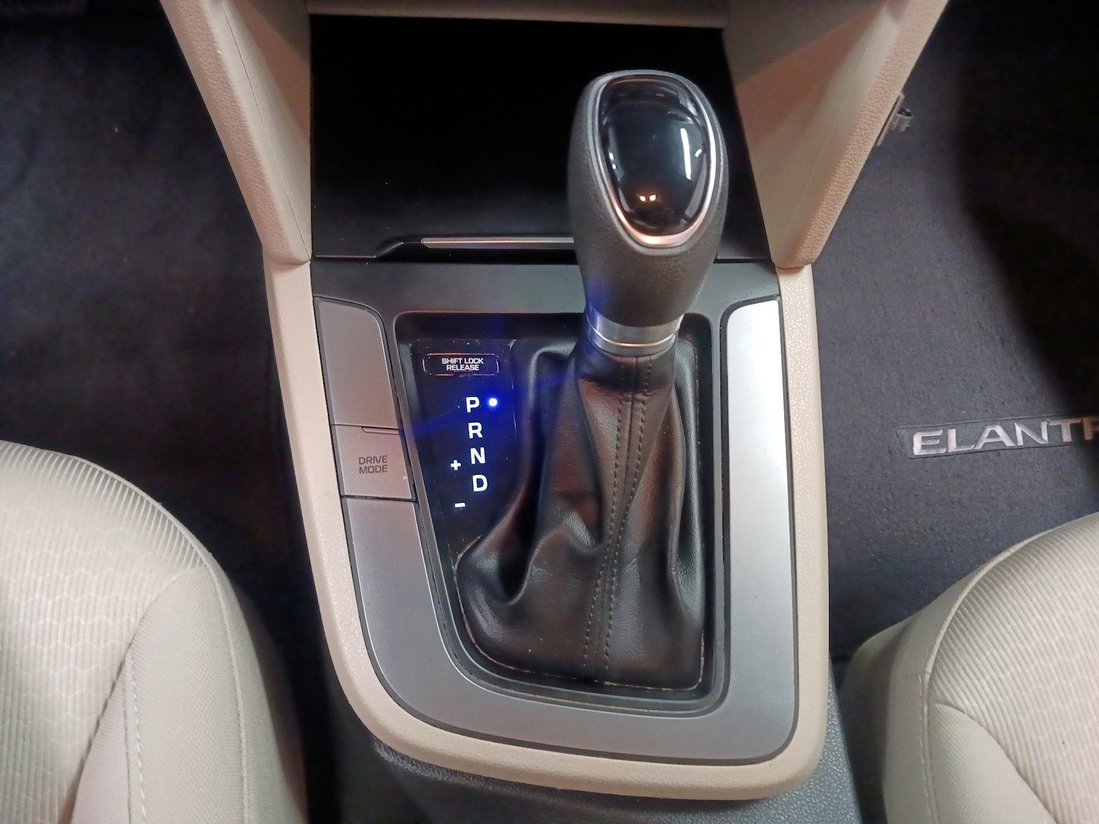 2018 Hyundai Elantra SE - Photo 17