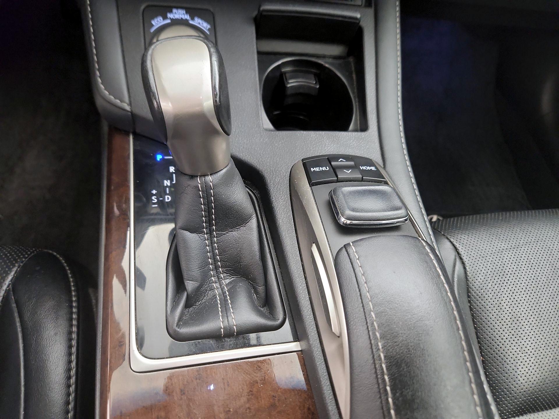 Thumbnail: 2016 Lexus ES - 18