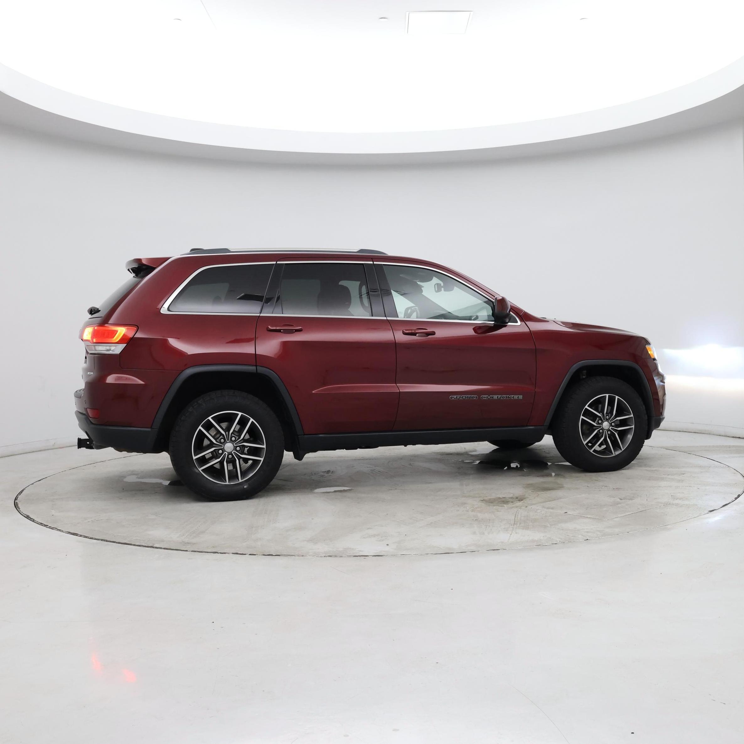 Thumbnail: 2018 Jeep Grand Cherokee - 8