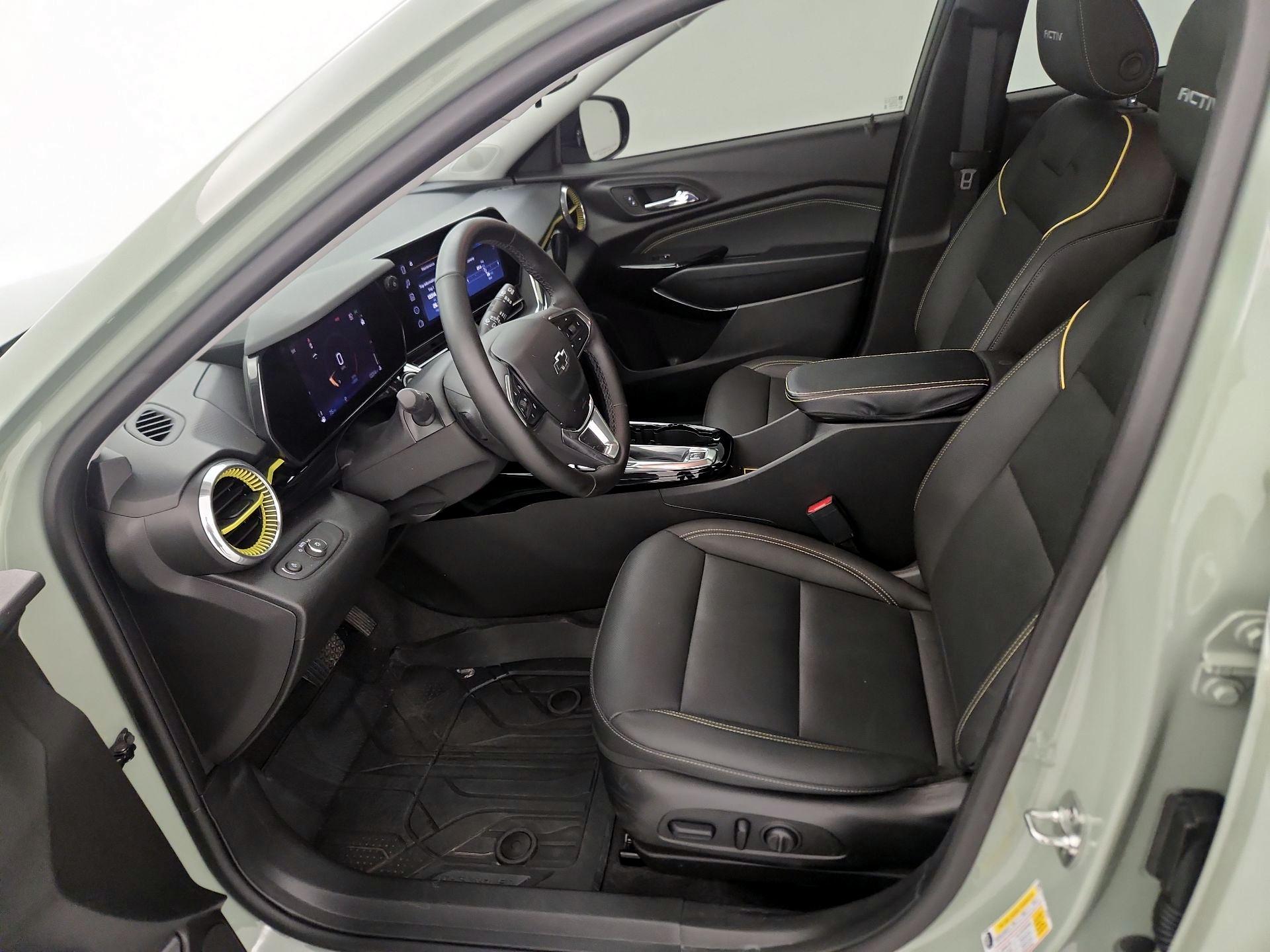 Thumbnail: 2025 Chevrolet Trax - 11