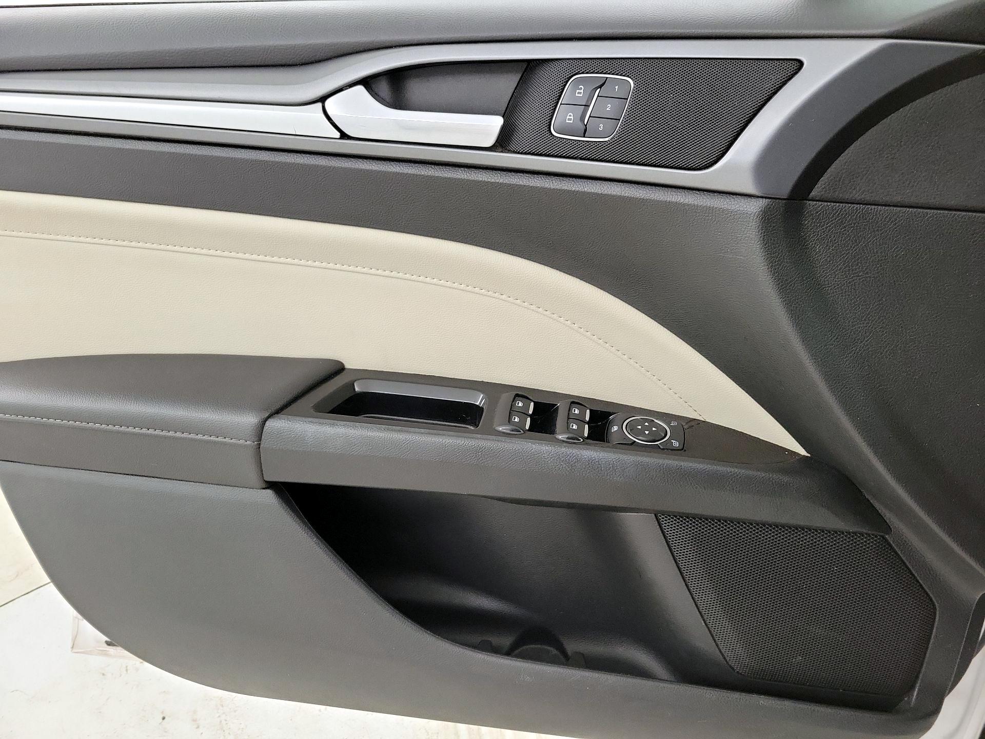 Thumbnail: 2015 Ford Fusion - 12
