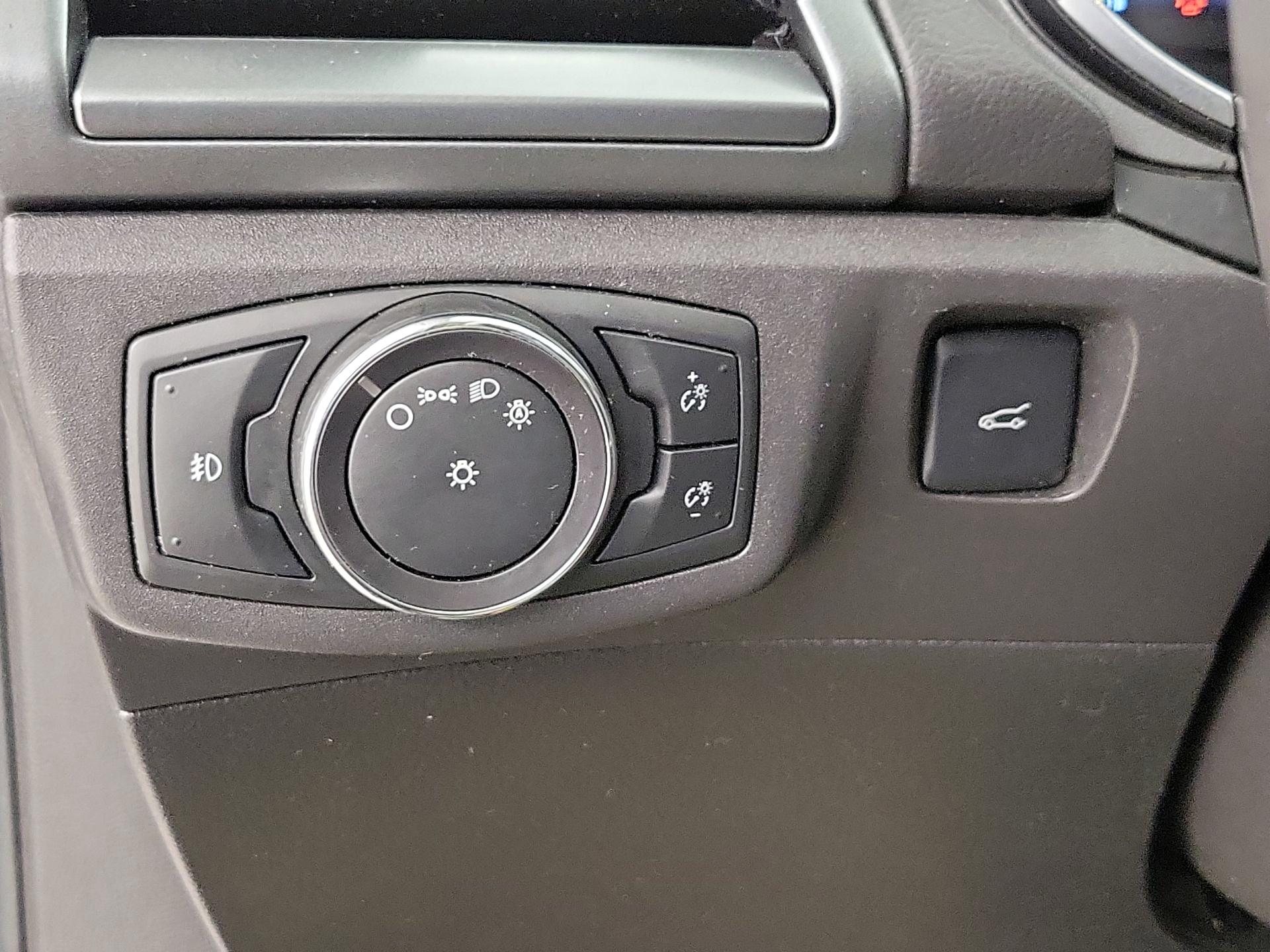 Thumbnail: 2015 Ford Fusion - 13