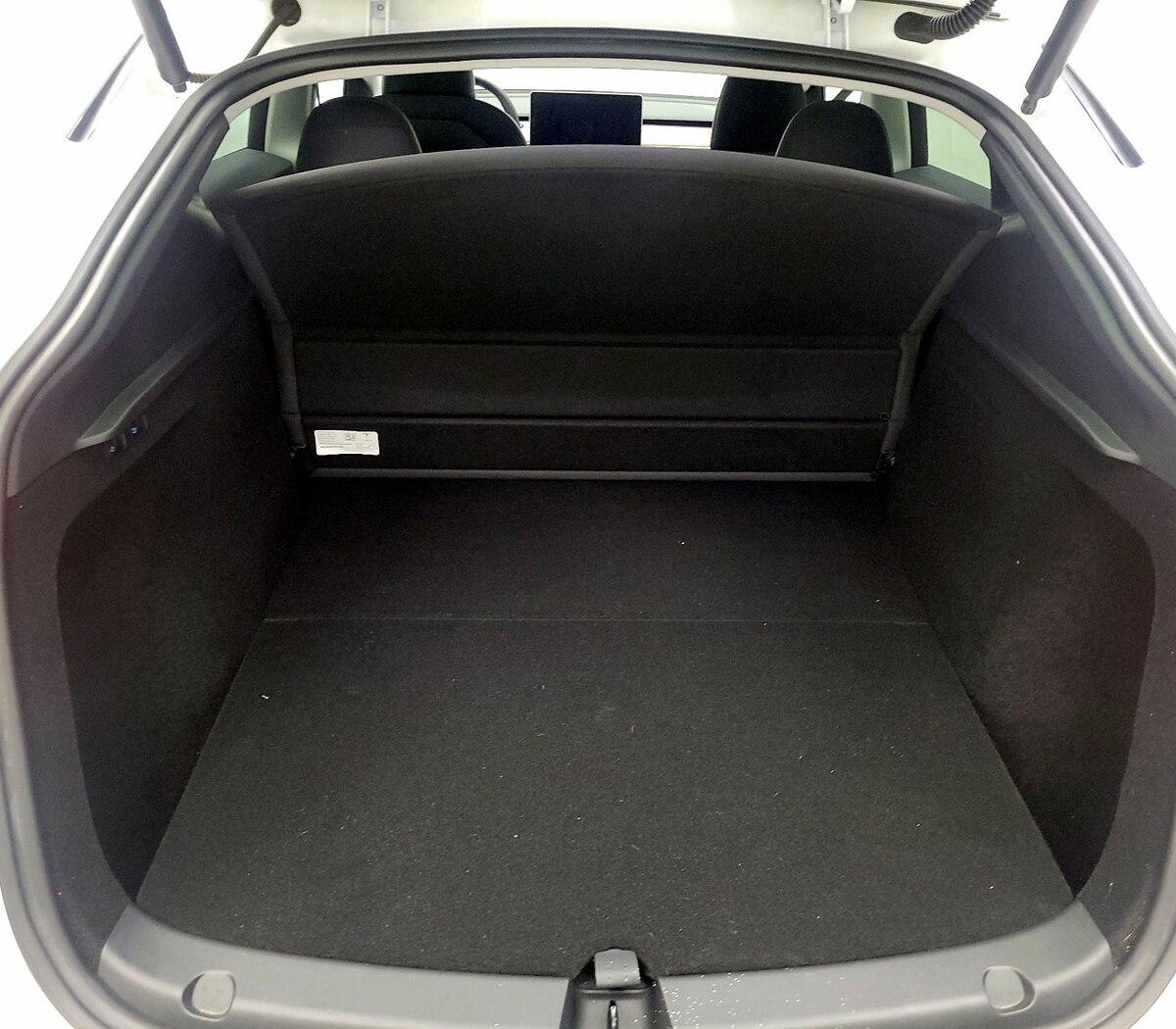 Trunk/Cargo (Seats Up)