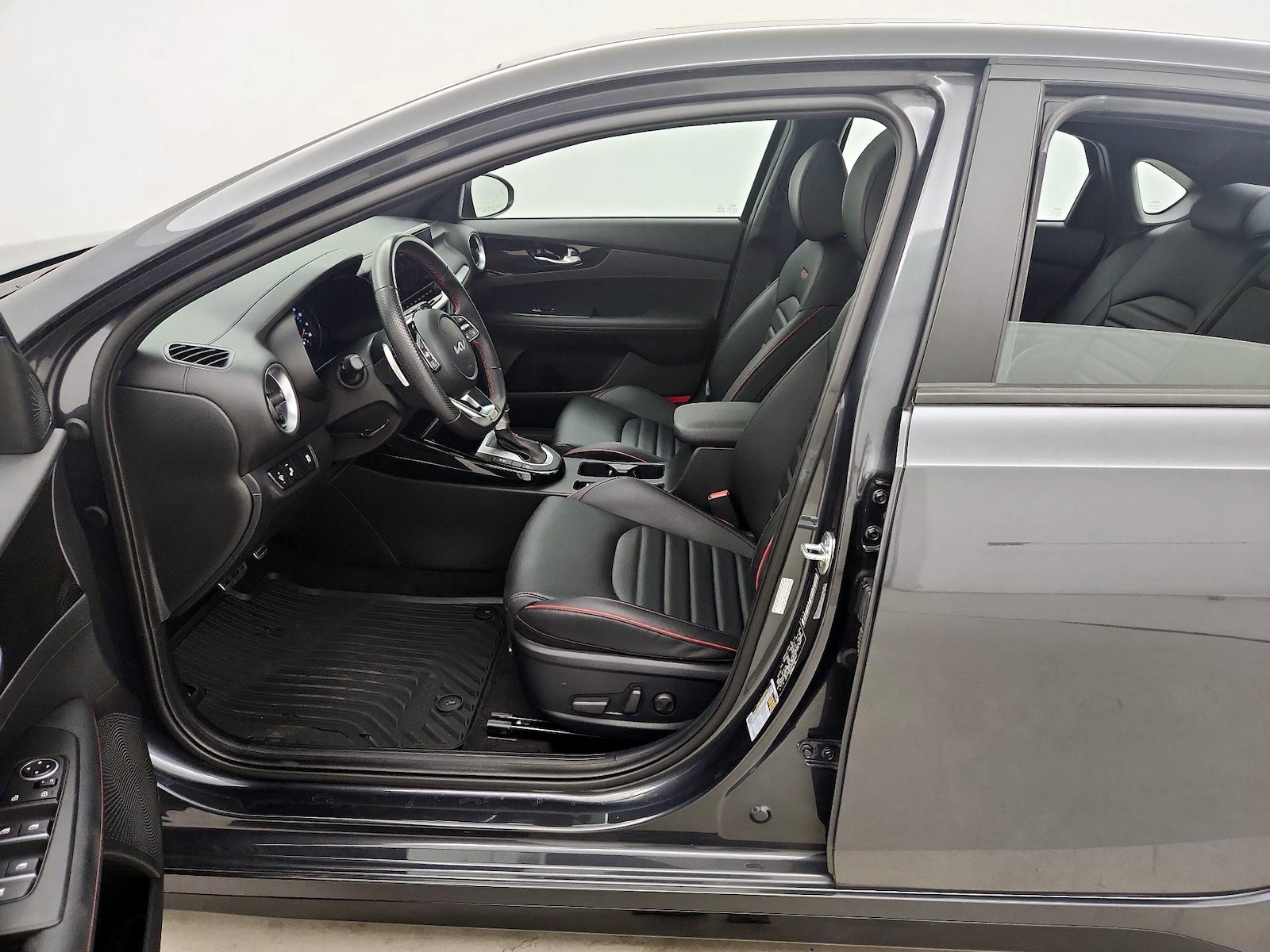 2023 Kia Forte GT - Photo 12