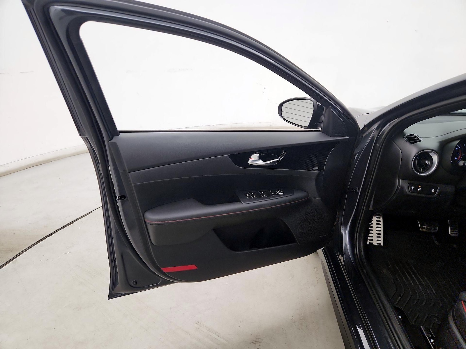 2023 Kia Forte GT - Photo 13