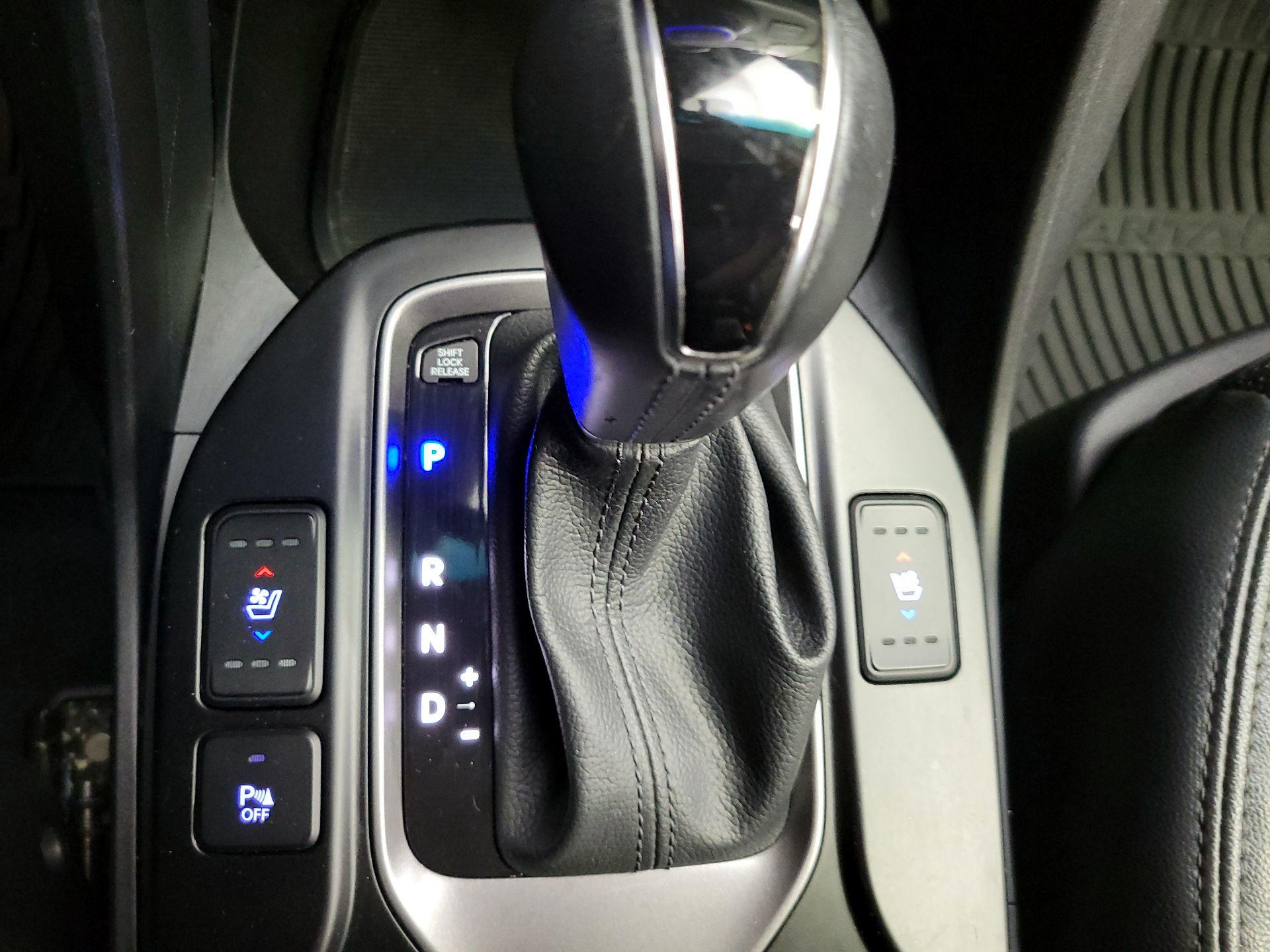 Thumbnail: 2015 Hyundai Santa Fe - 18