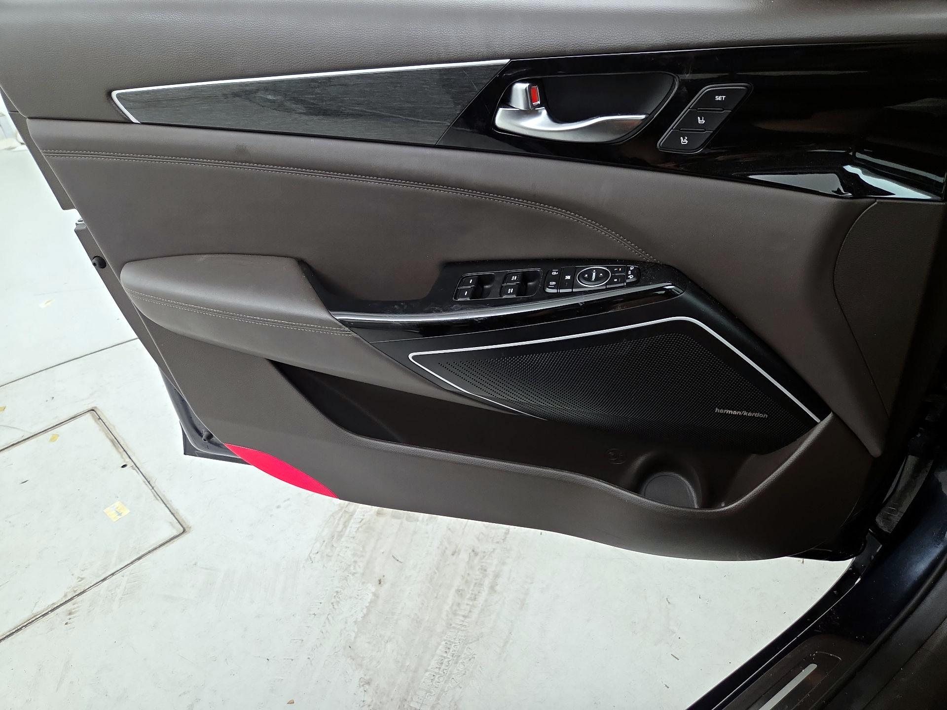Thumbnail: 2017 Kia Cadenza - 12
