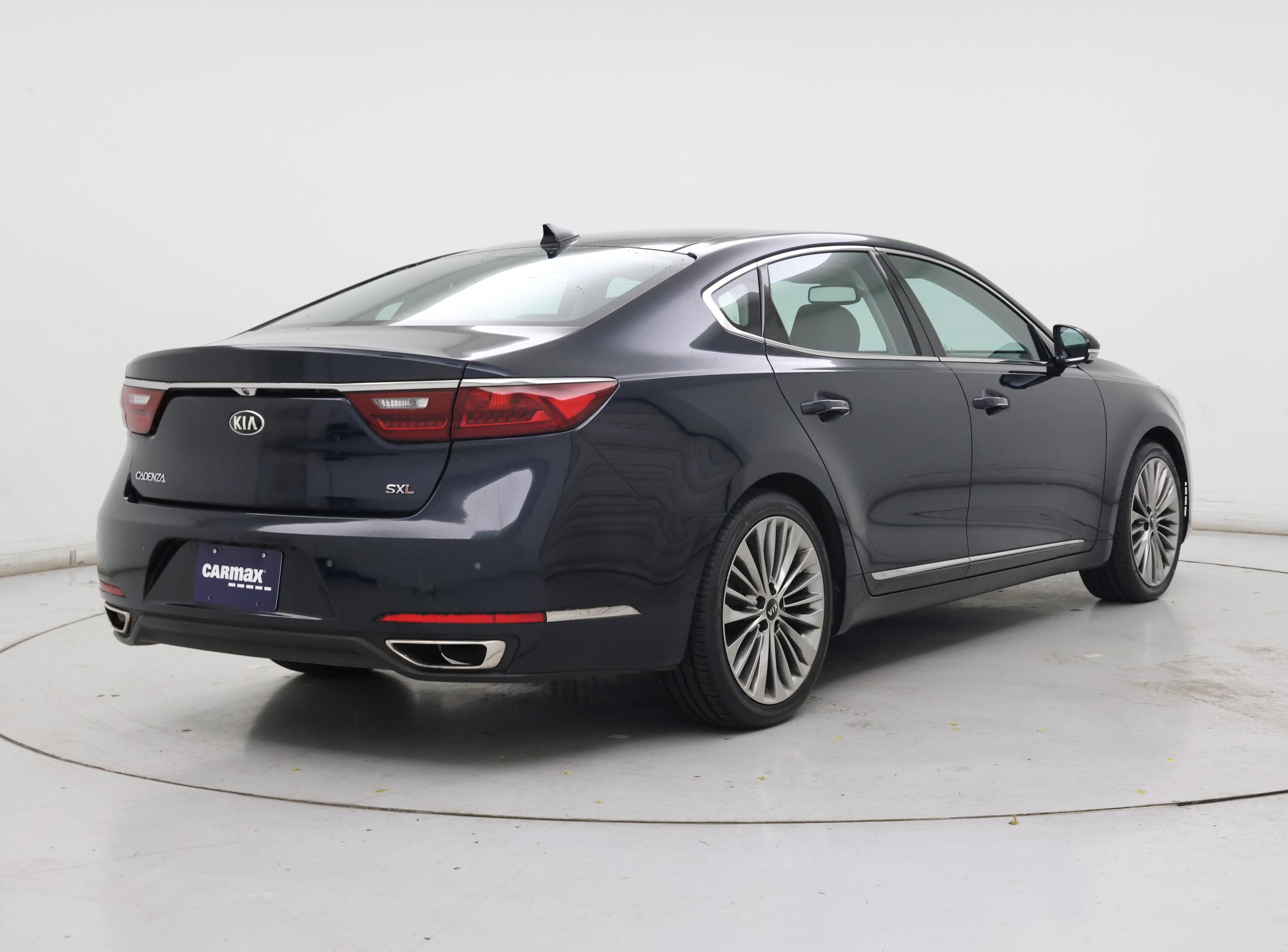 Thumbnail: 2017 Kia Cadenza - 8