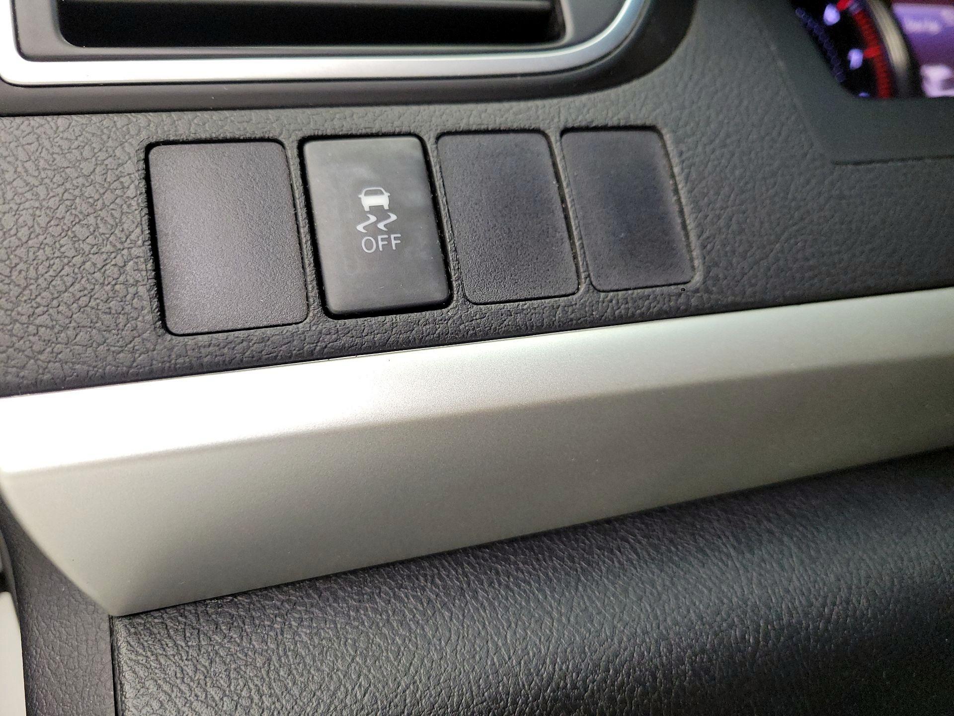 Thumbnail: 2015 Toyota Camry - 13