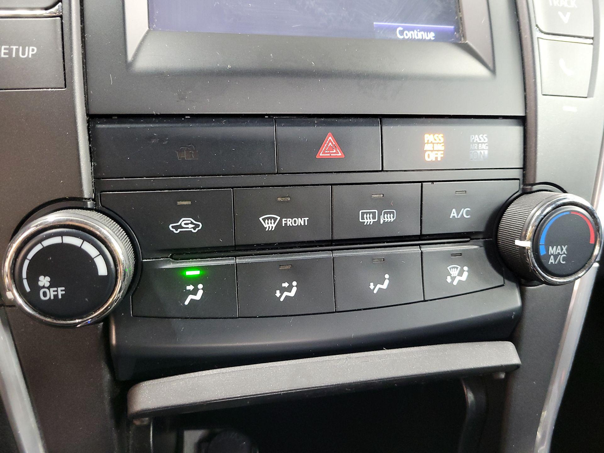 Thumbnail: 2015 Toyota Camry - 16