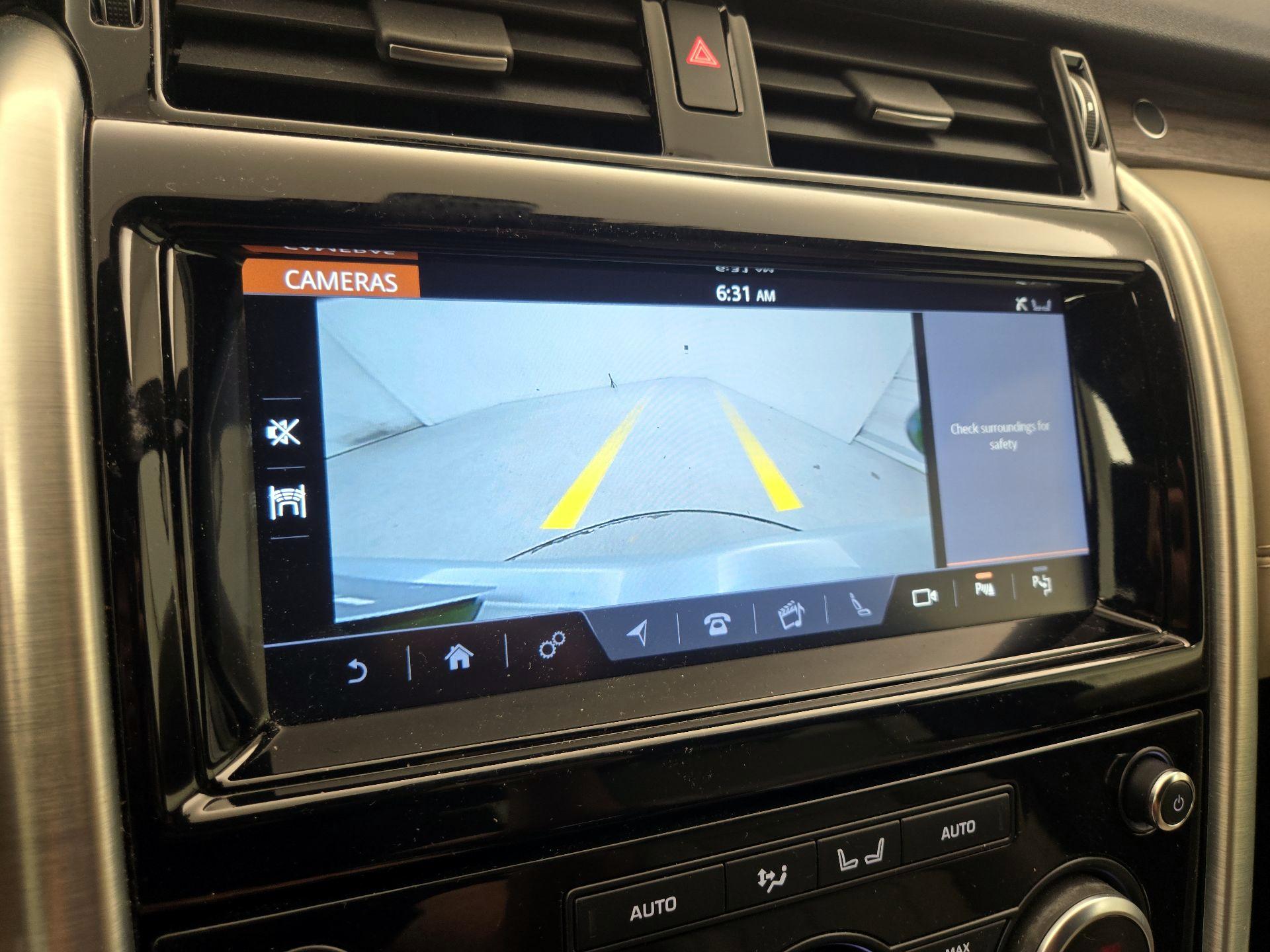 Thumbnail: 2019 Land Rover Discovery - 15
