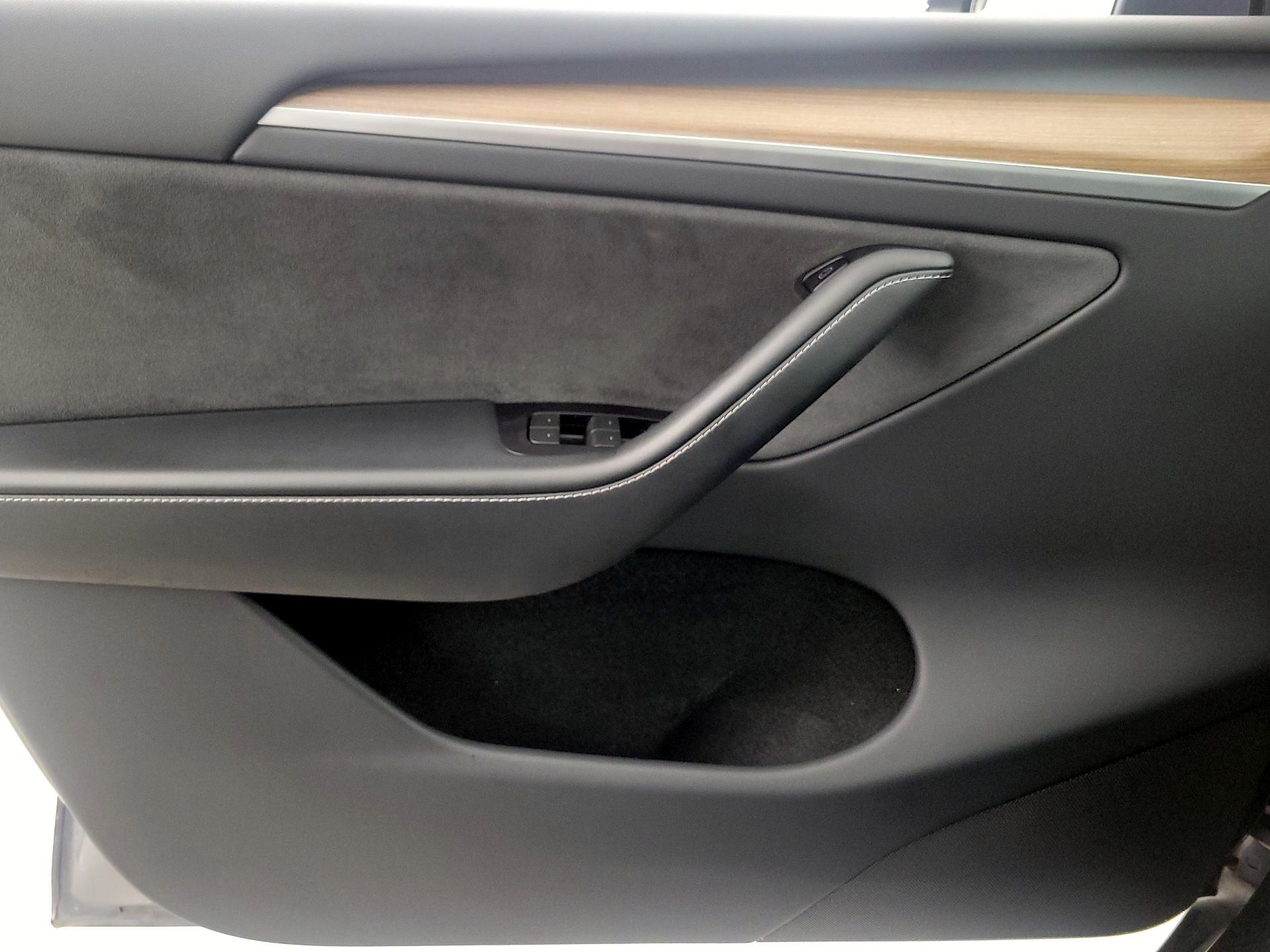 Thumbnail: 2023 Tesla Model Y - 12