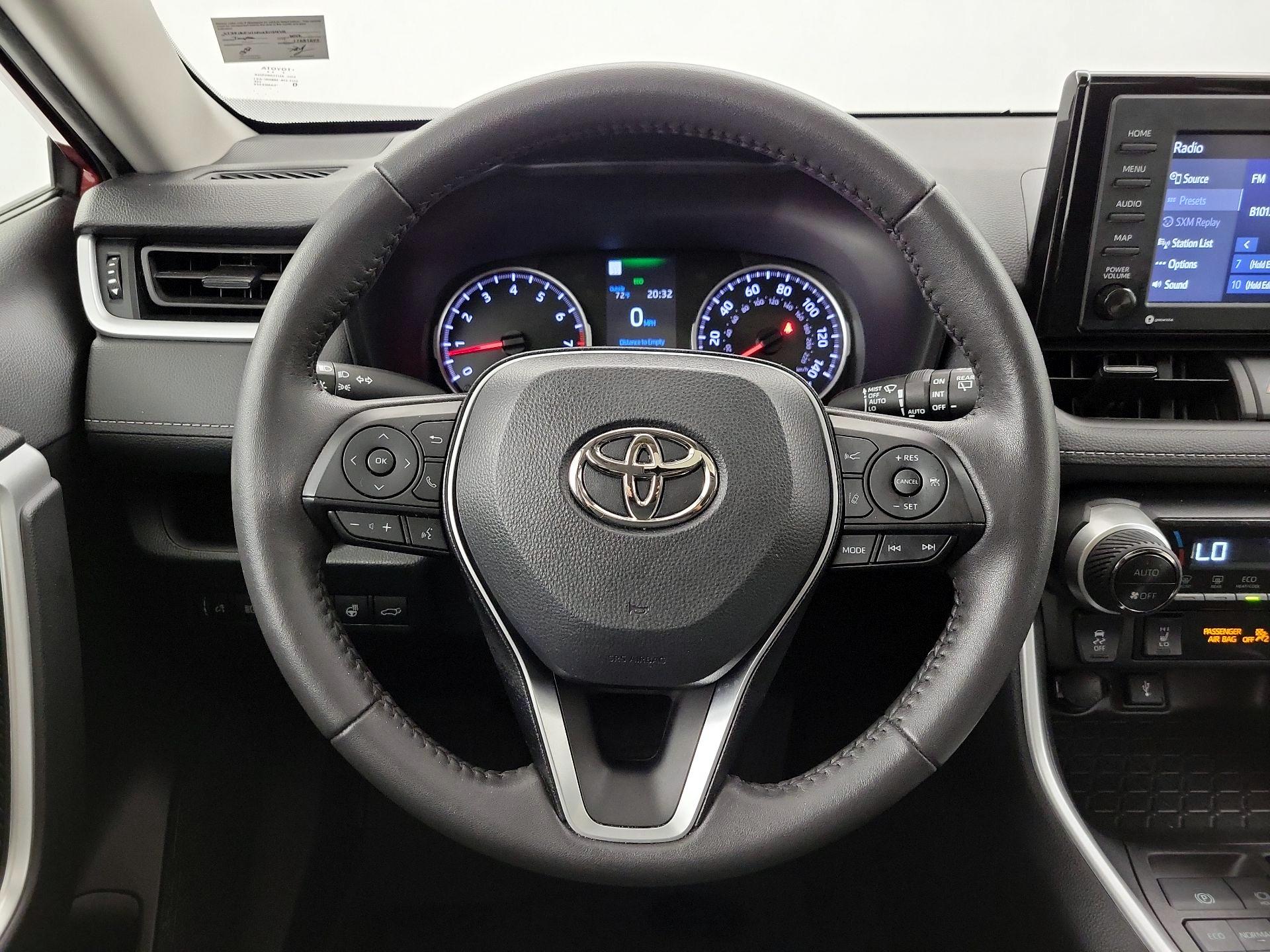 Thumbnail: 2022 Toyota RAV4 - 10